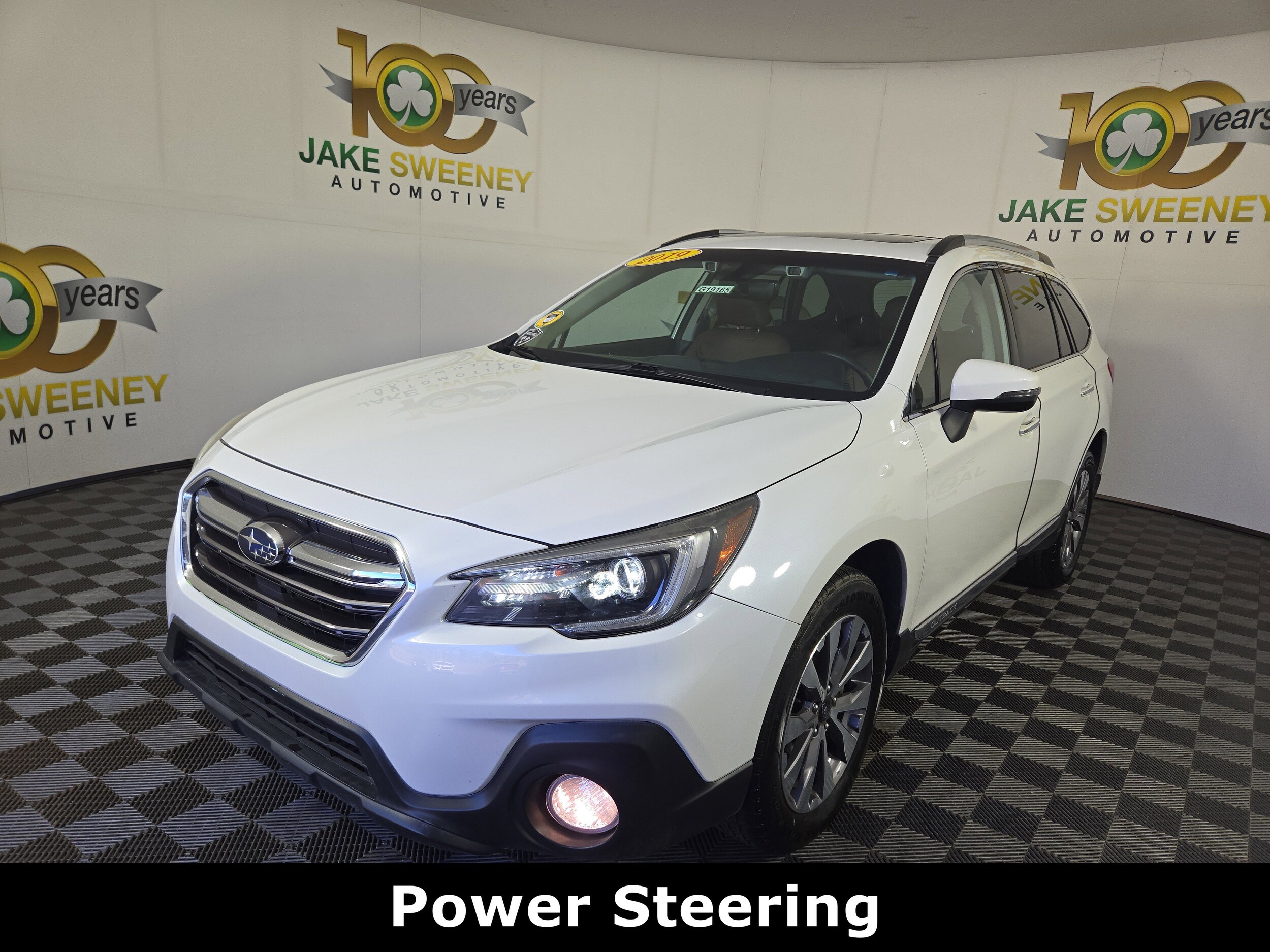 2019 Subaru Outback 3.6R Touring photo 3