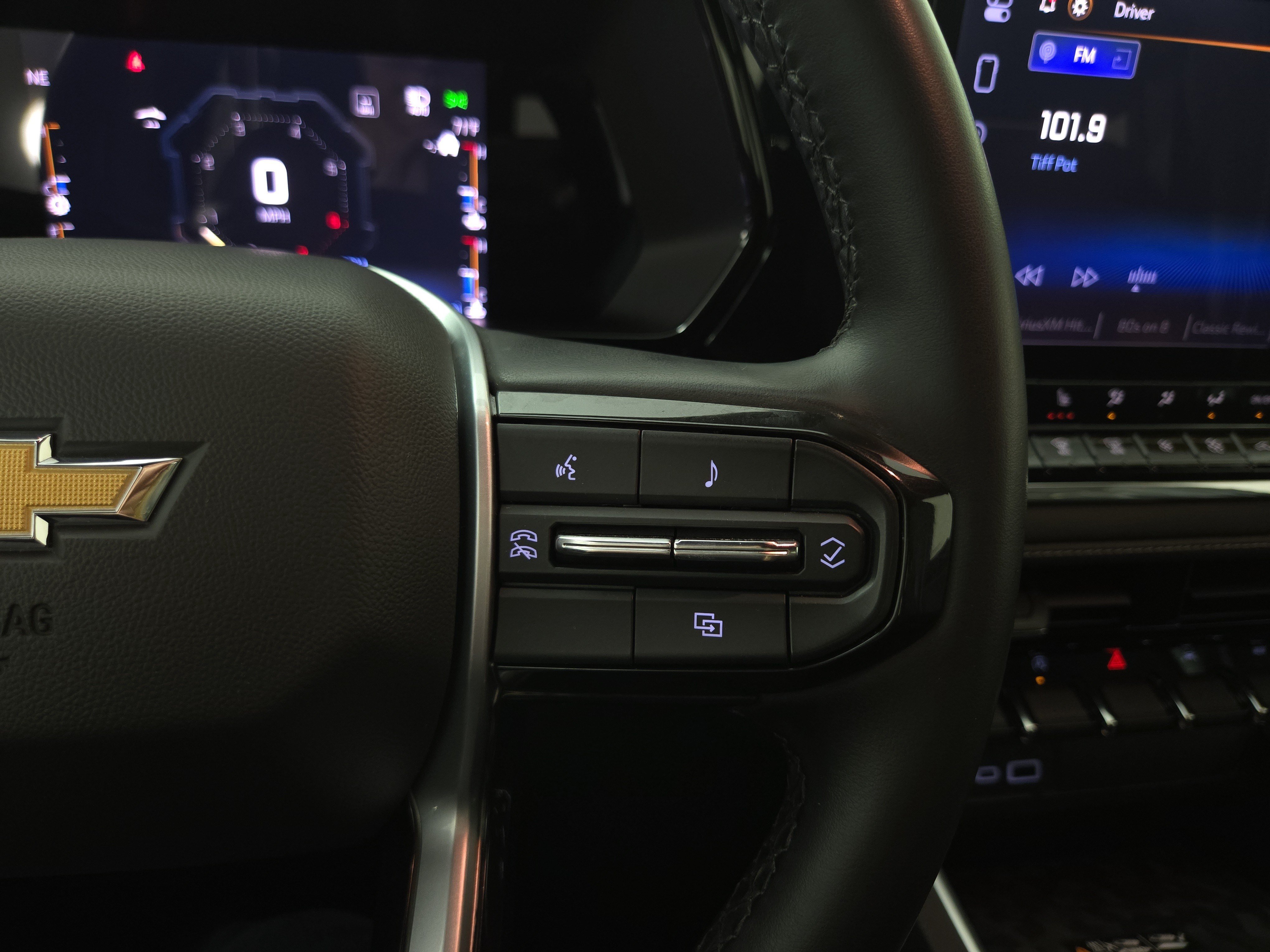 2023 Chevrolet Colorado LT - Photo 16