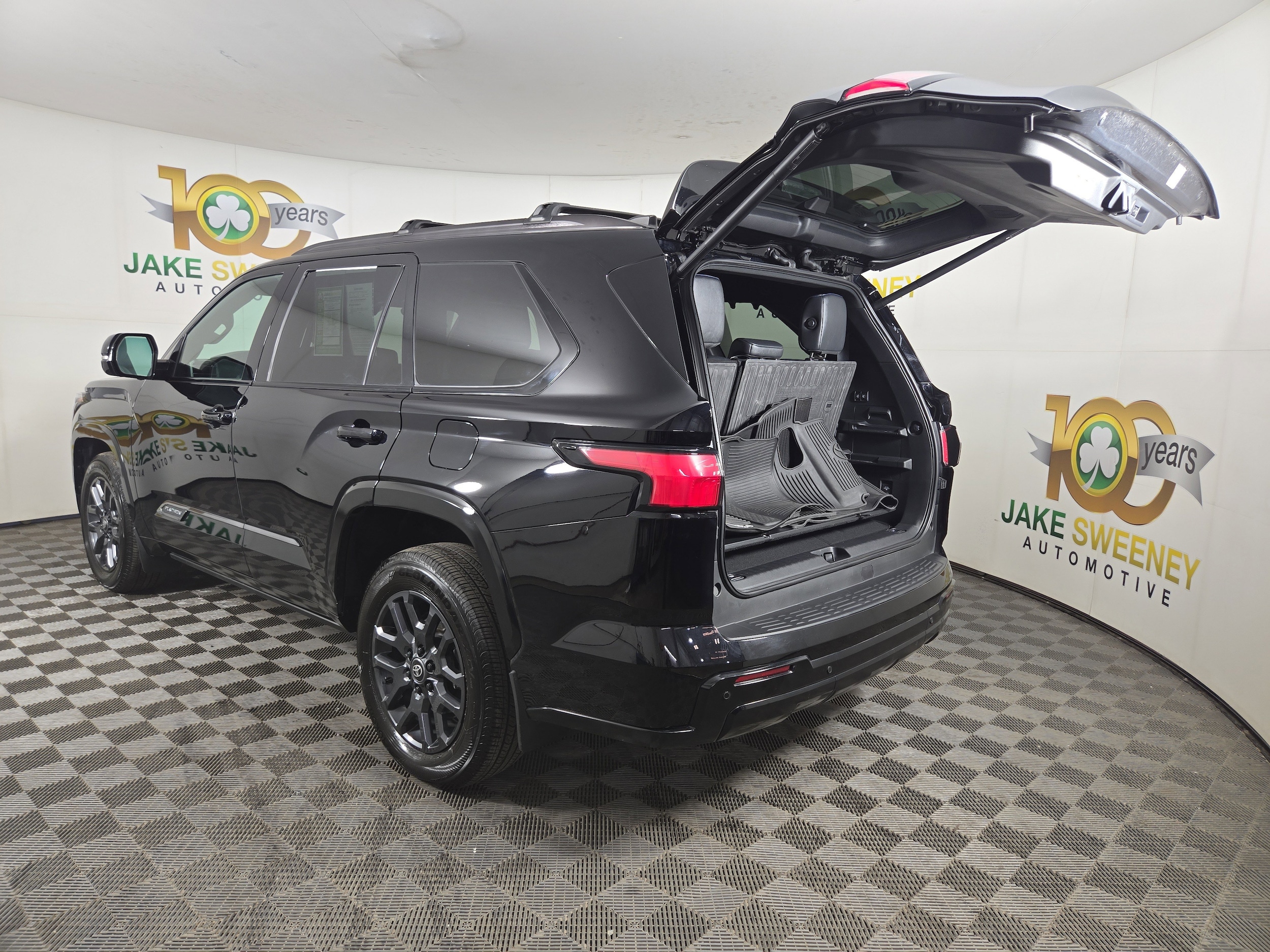 2025 Toyota Sequoia Platinum - Photo 32