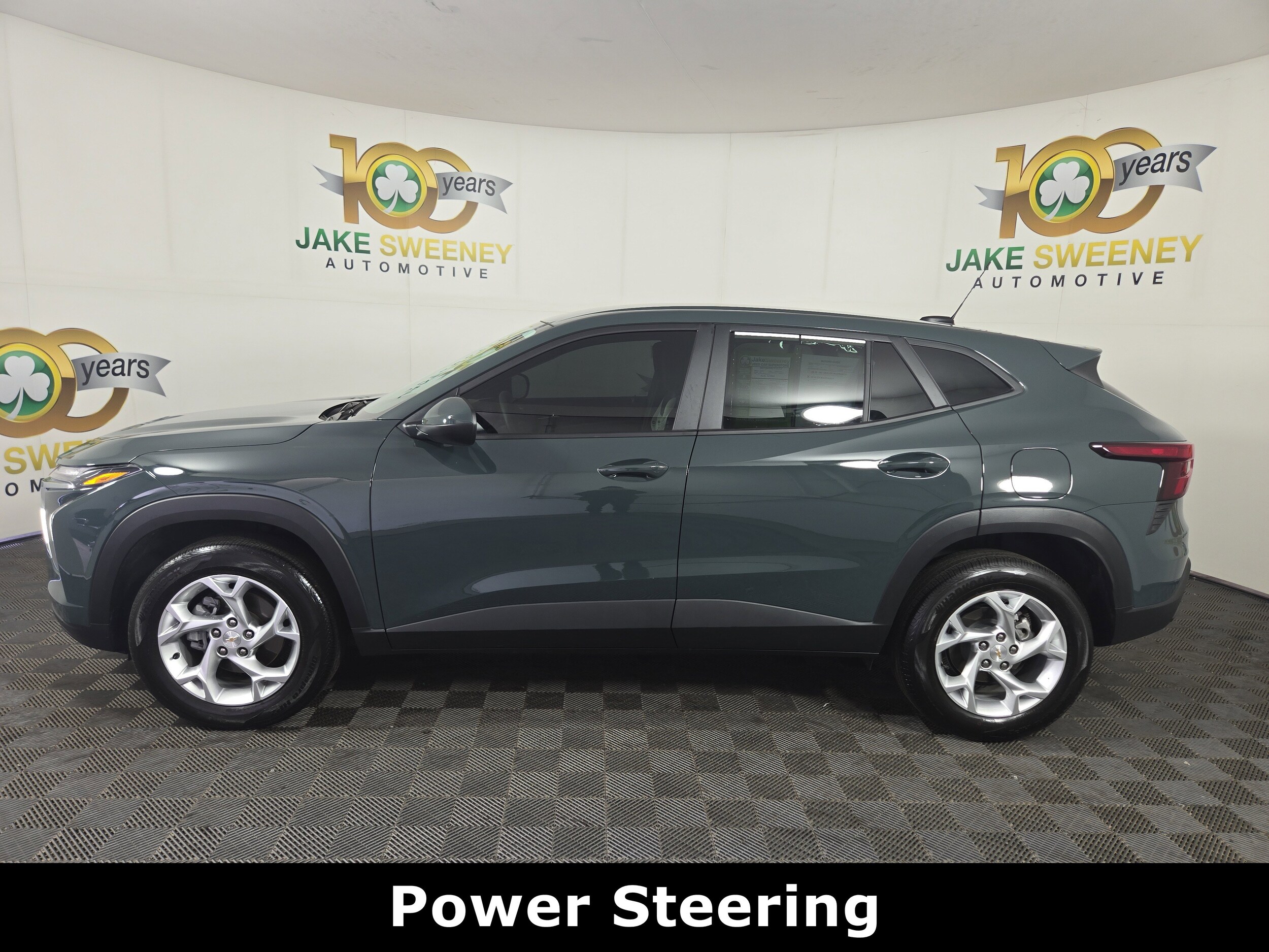 2025 Chevrolet Trax LS photo 4