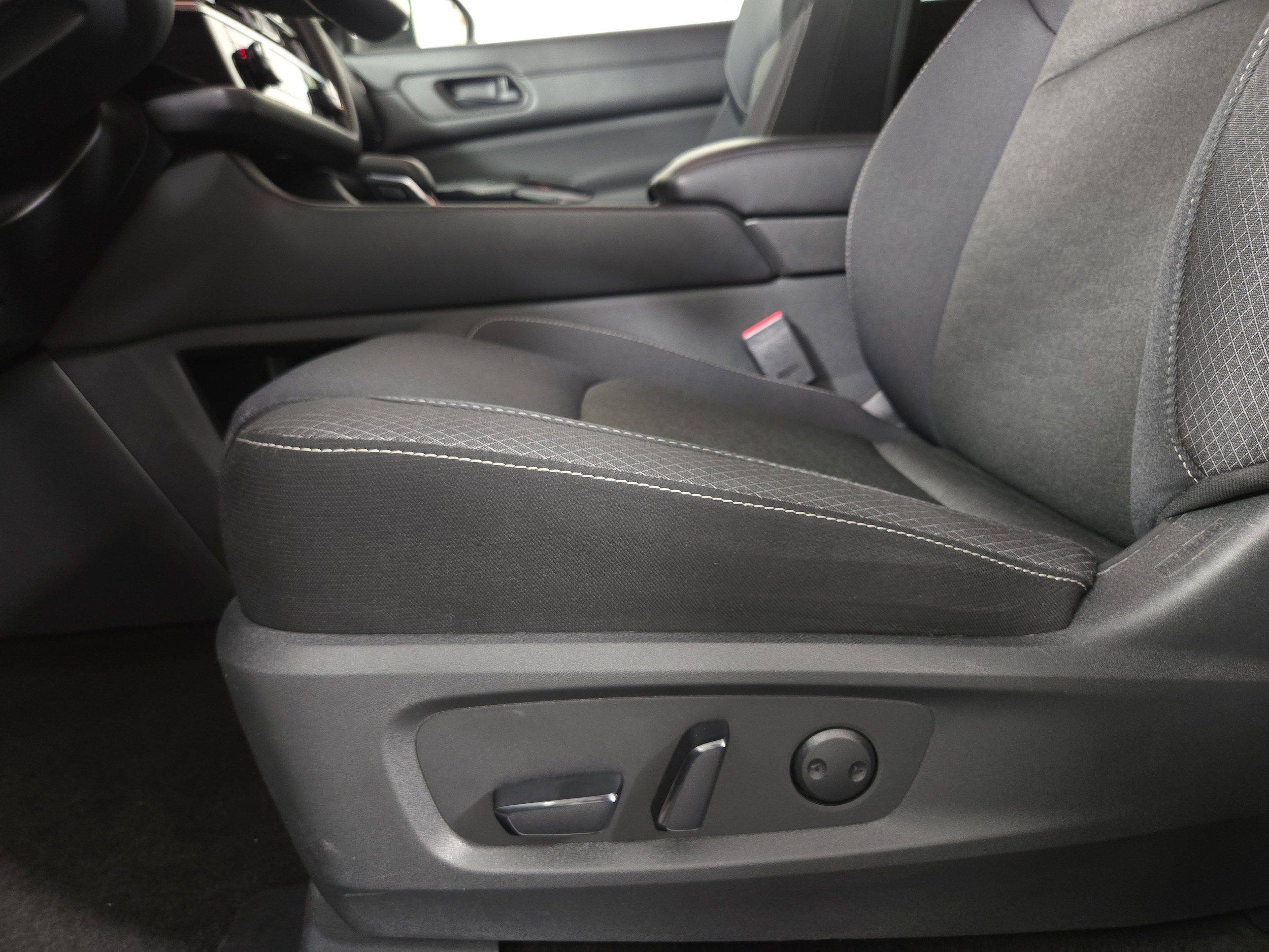 2024 Nissan Pathfinder SV - Photo 31