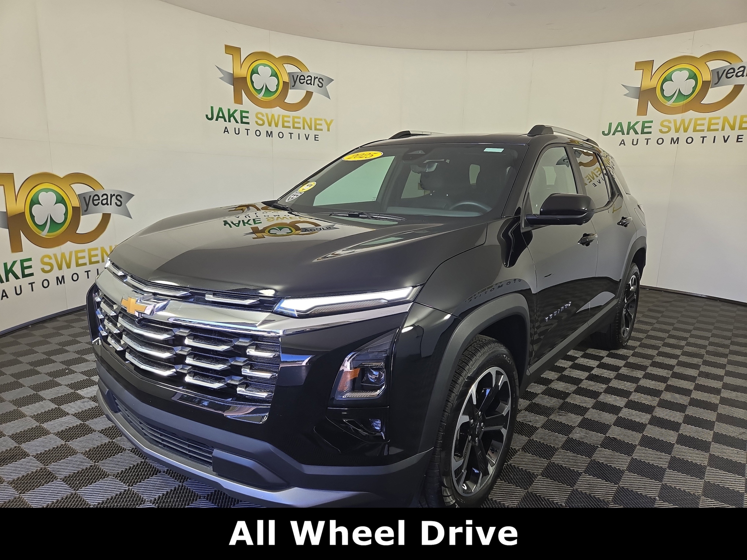 2025 Chevrolet Equinox LT photo 2
