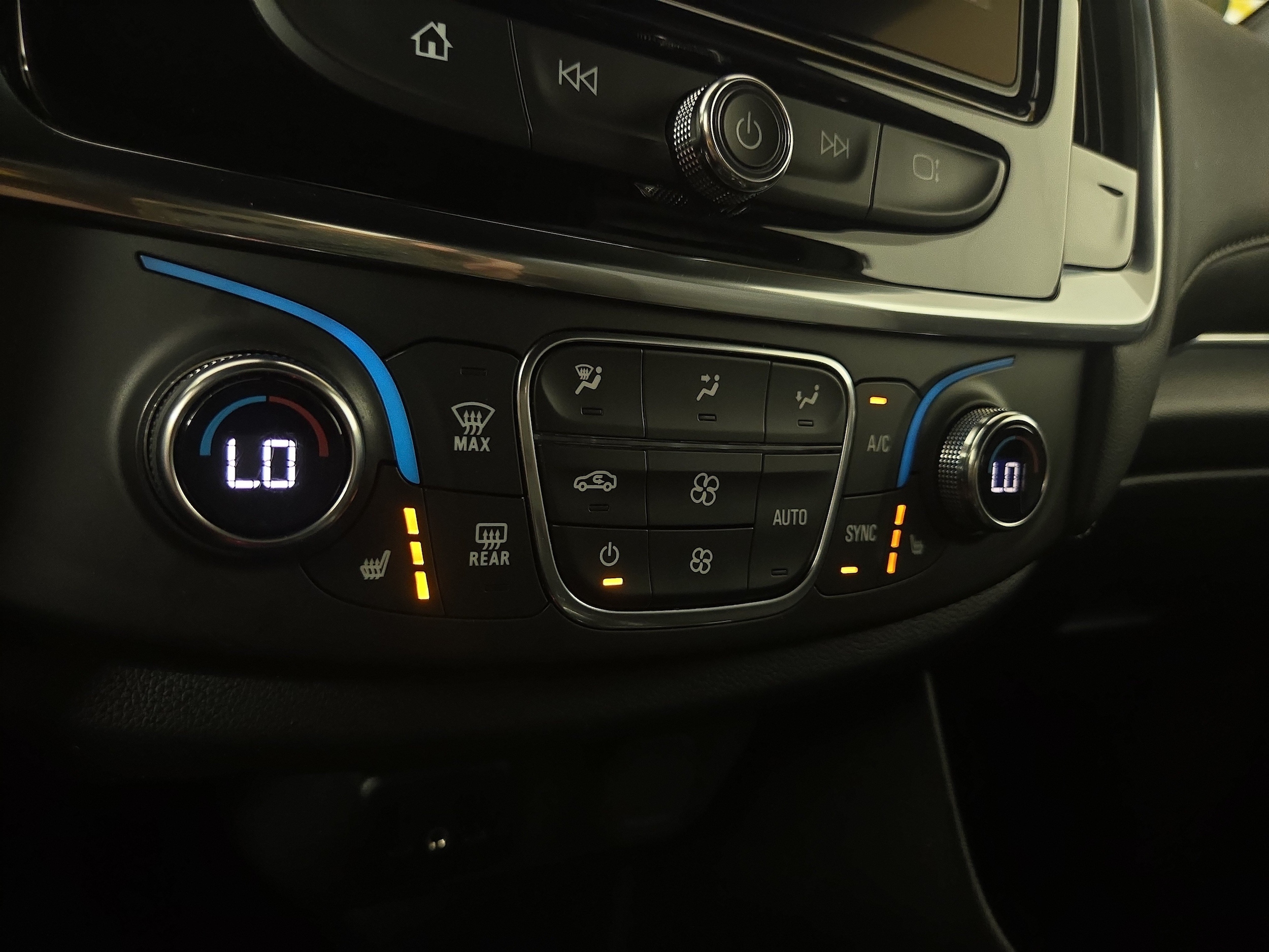 2023 Chevrolet Traverse 1LT - Photo 27