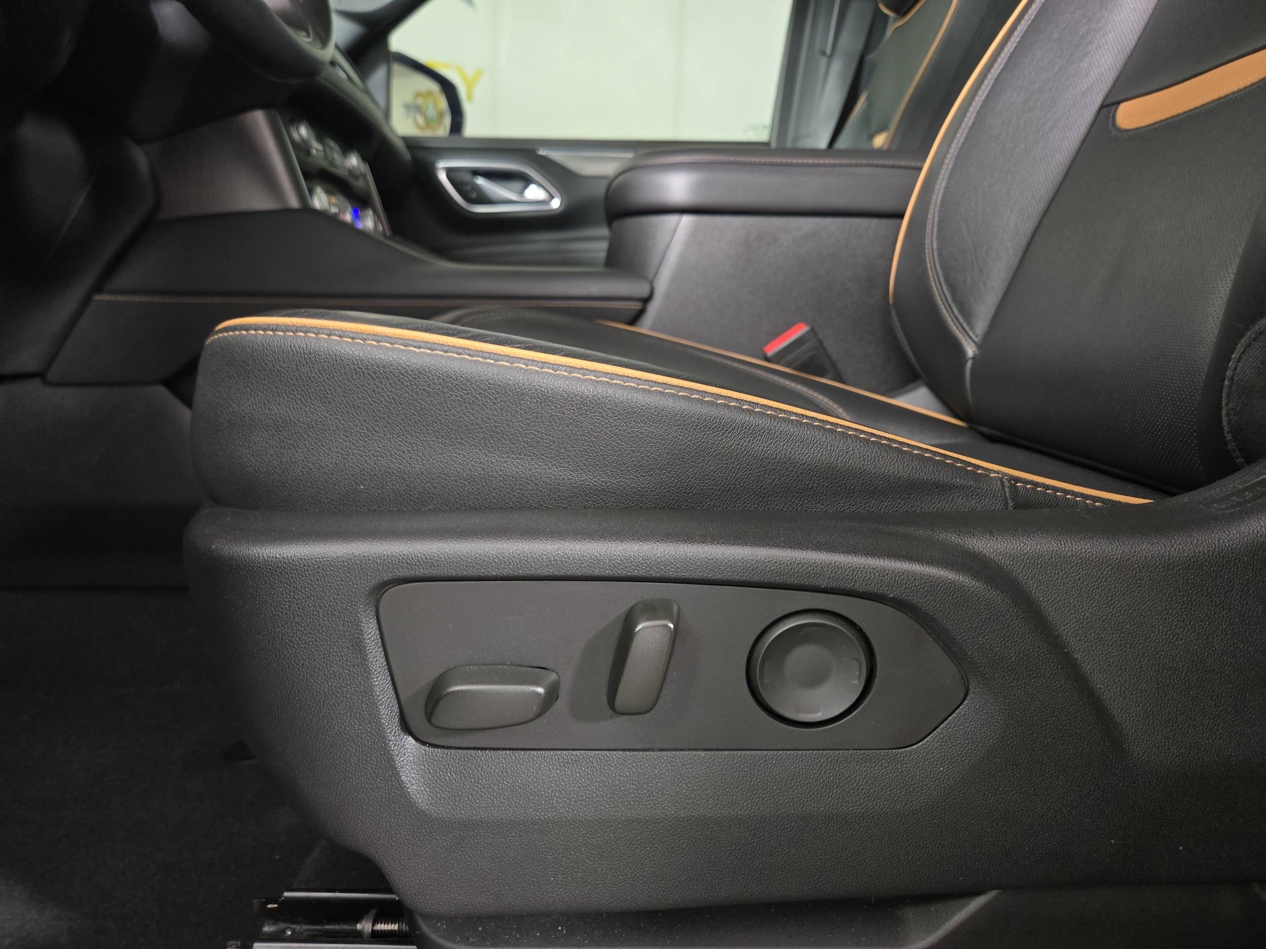 2023 GMC Yukon AT4 - Photo 31
