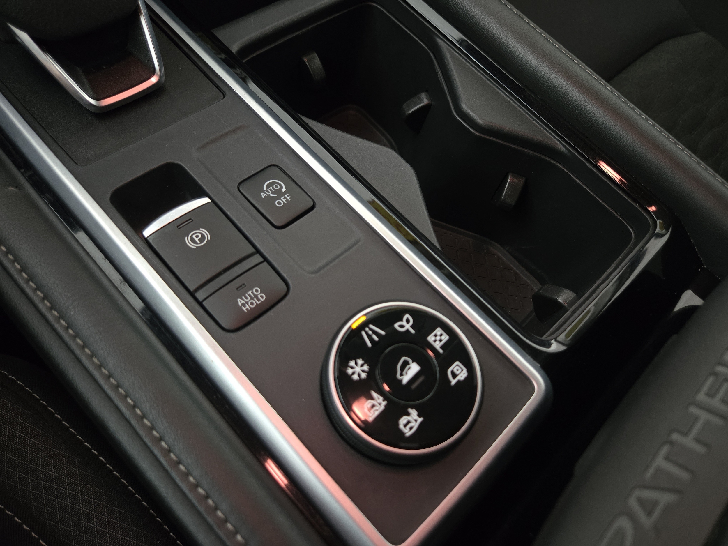 2024 Nissan Pathfinder SV - Photo 29
