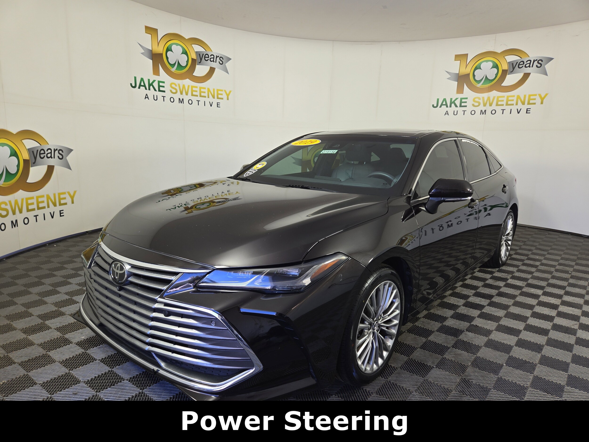 2019 Toyota Avalon Limited photo 2