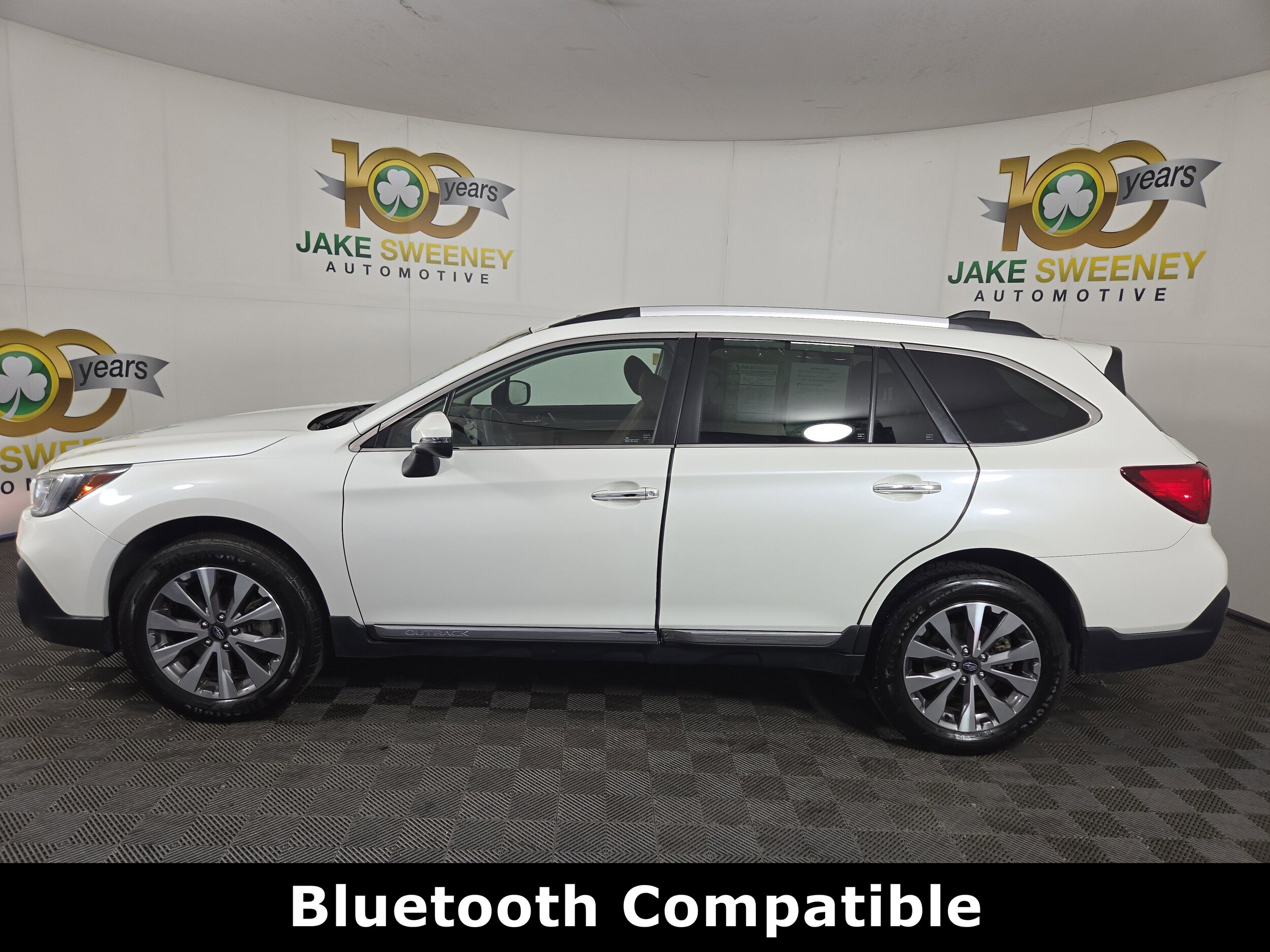 2019 Subaru Outback 3.6R Touring photo 4