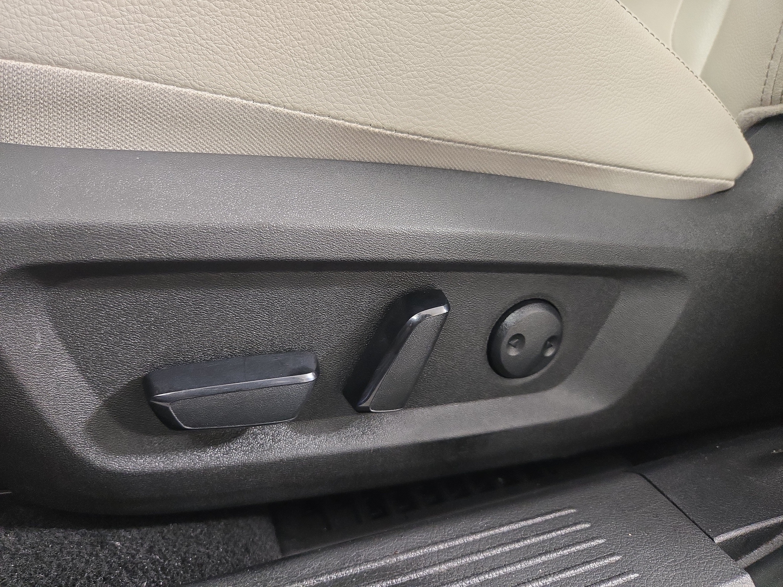 2024 Nissan Rogue SL - Photo 31