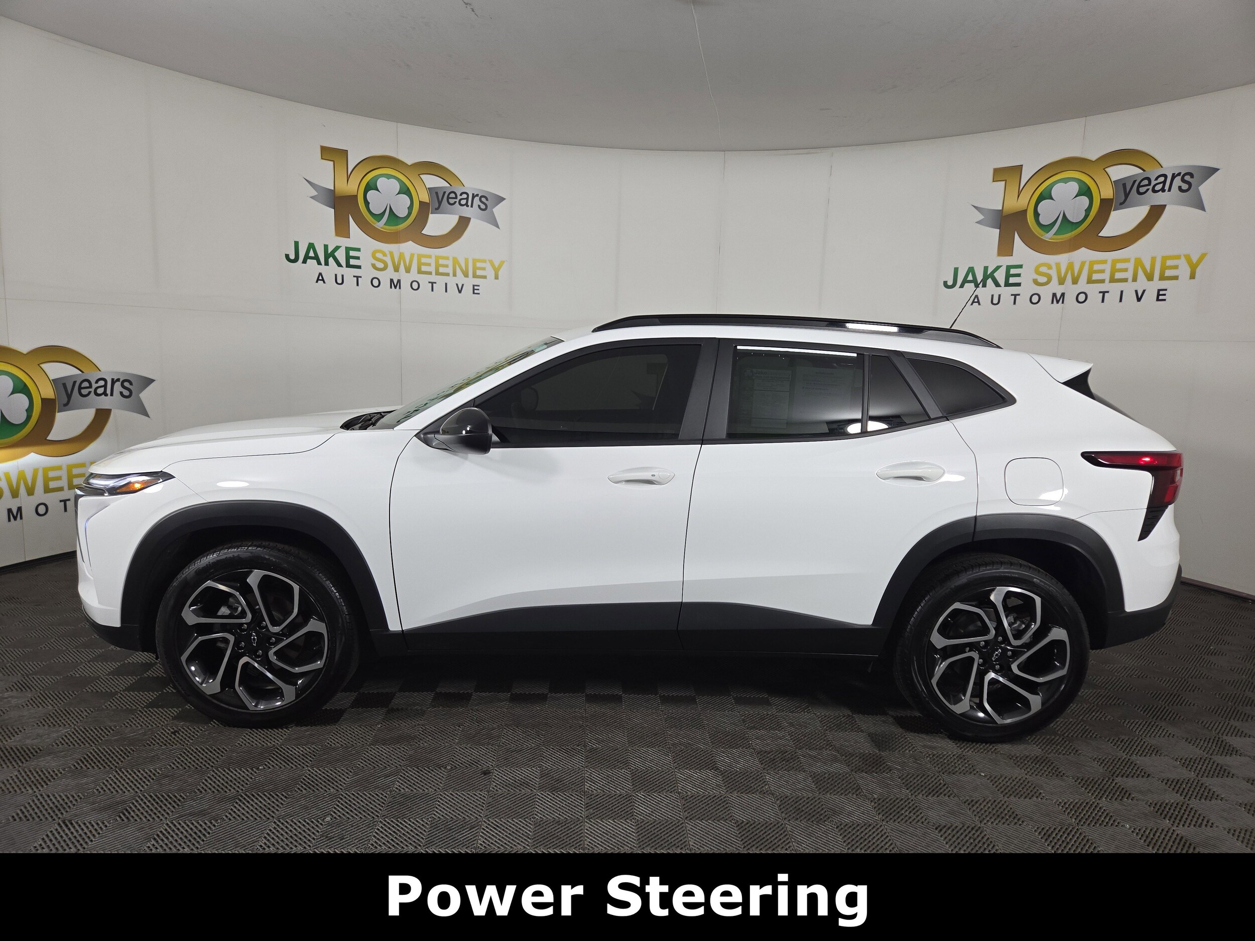 2024 Chevrolet Trax photo 2