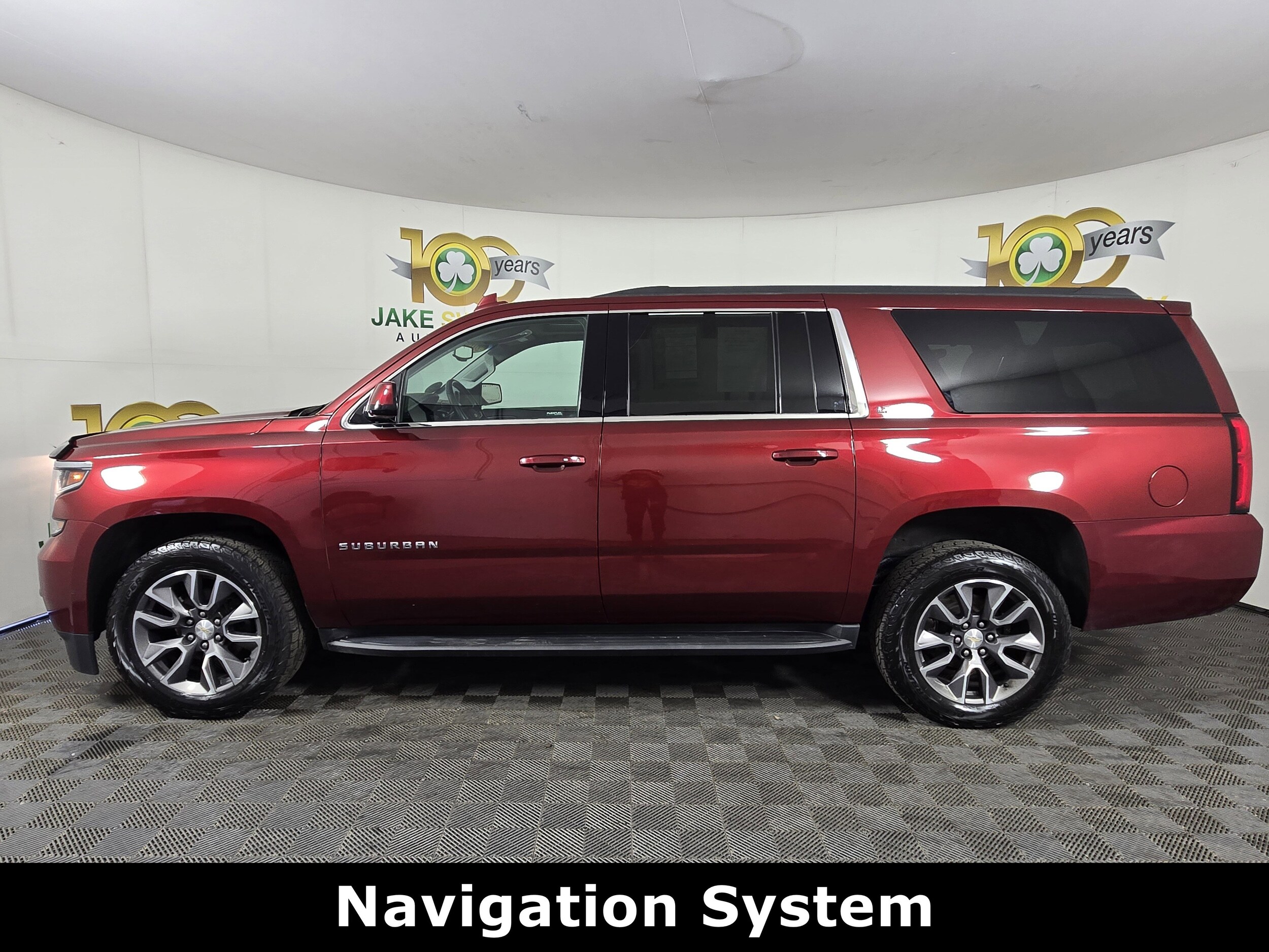 2019 Chevrolet Suburban LT photo 2