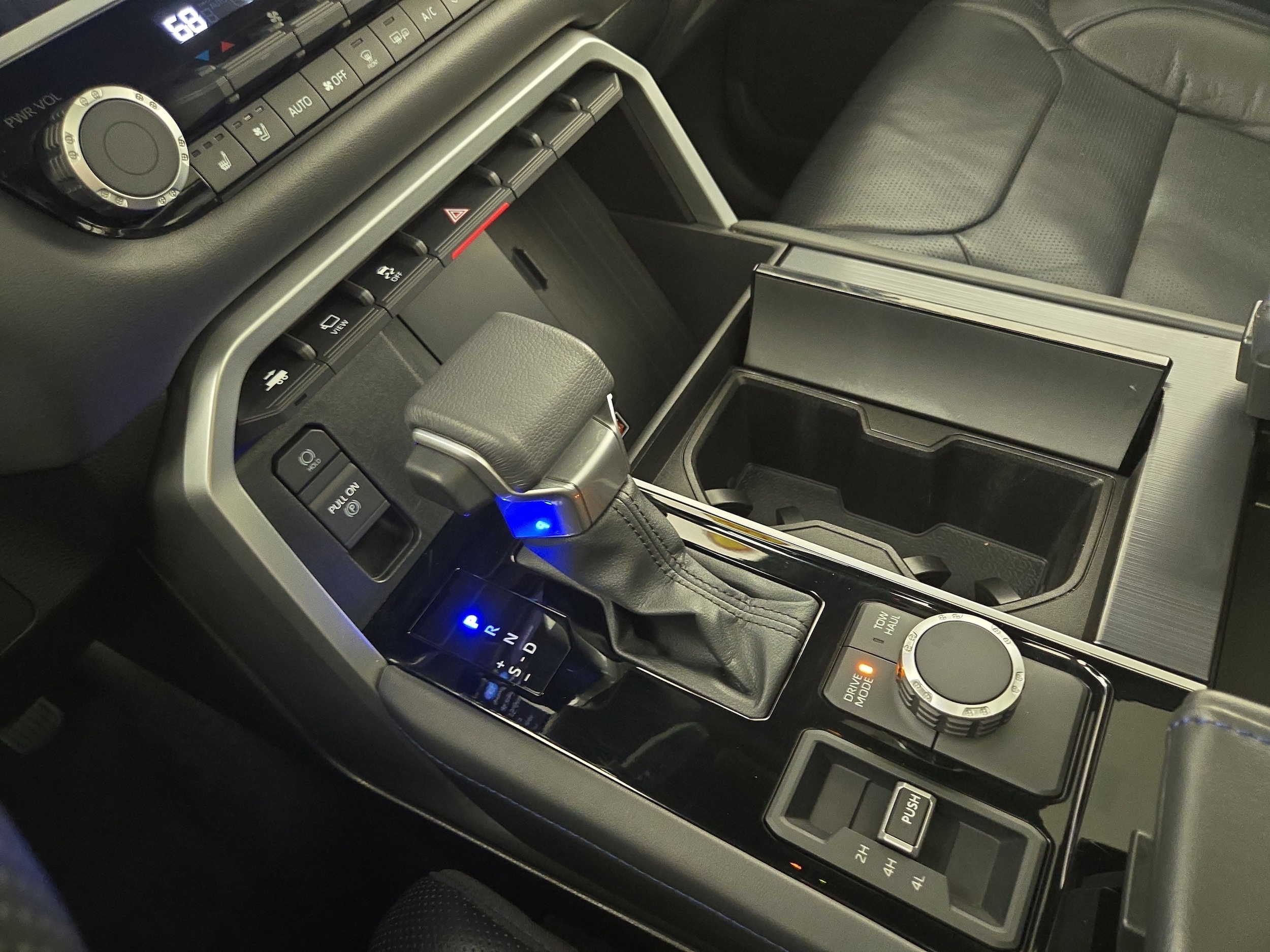 2025 Toyota Sequoia Platinum - Photo 24