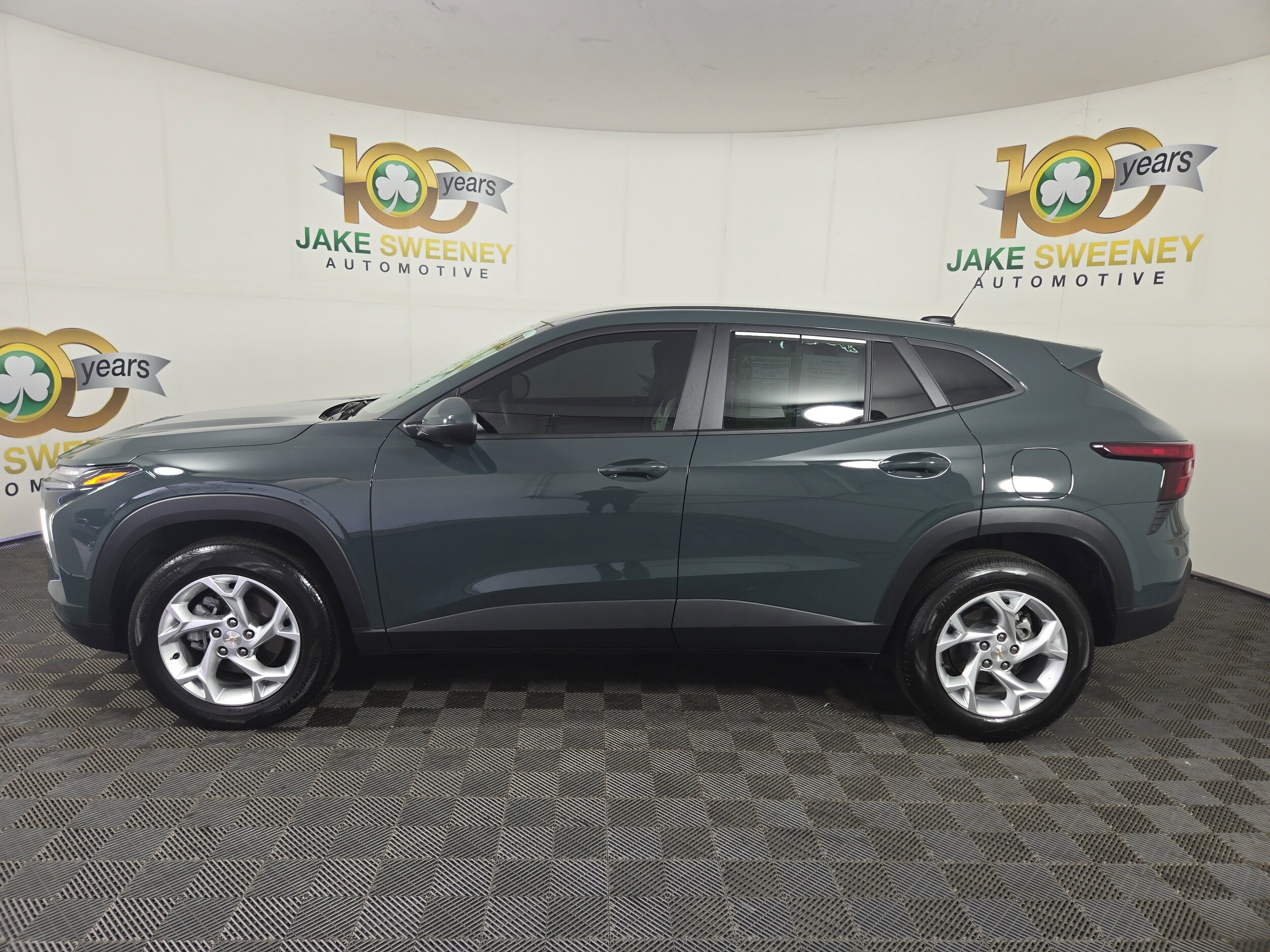 2025 Chevrolet Trax LS photo 4
