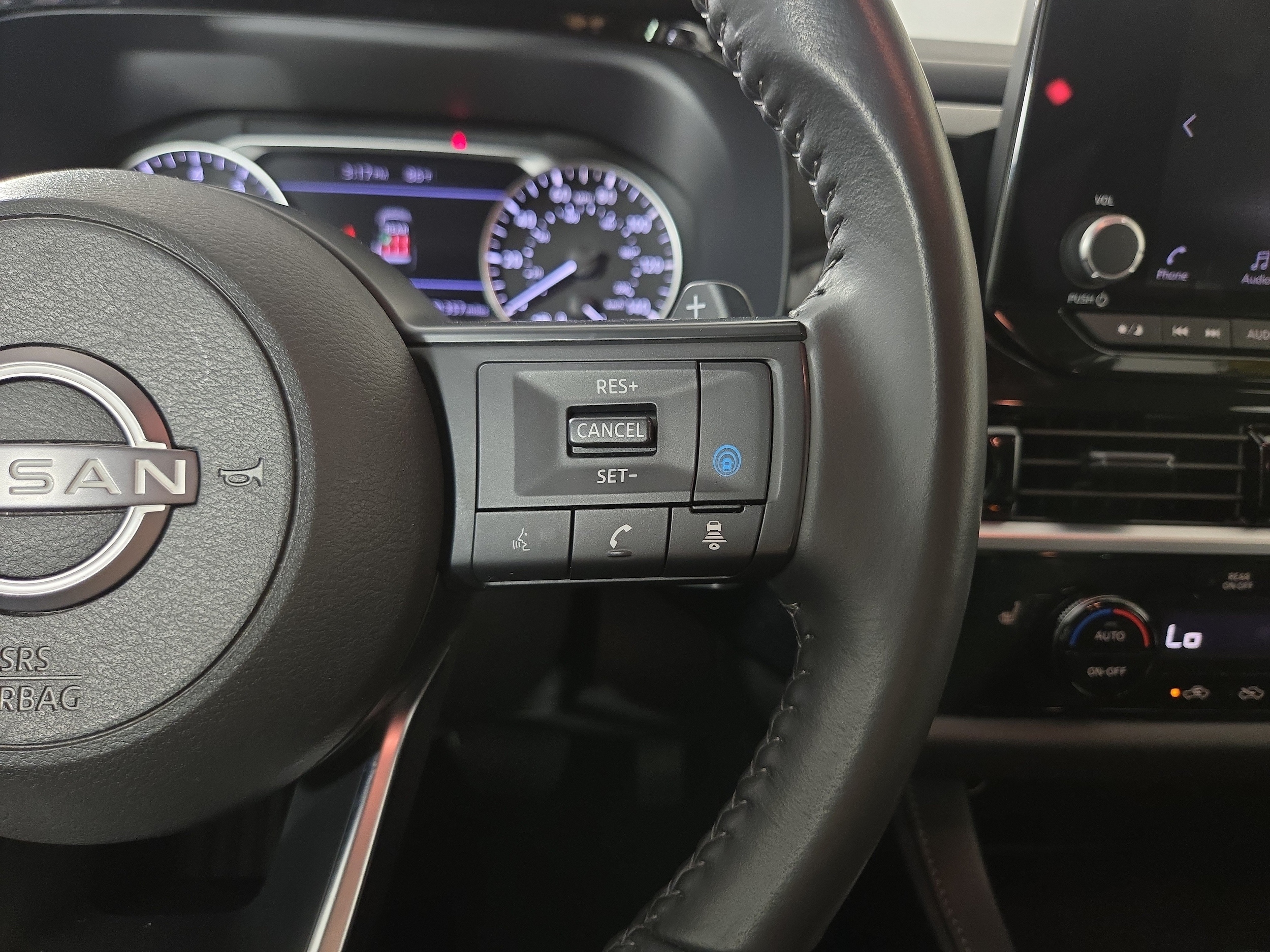 2024 Nissan Pathfinder SV - Photo 17