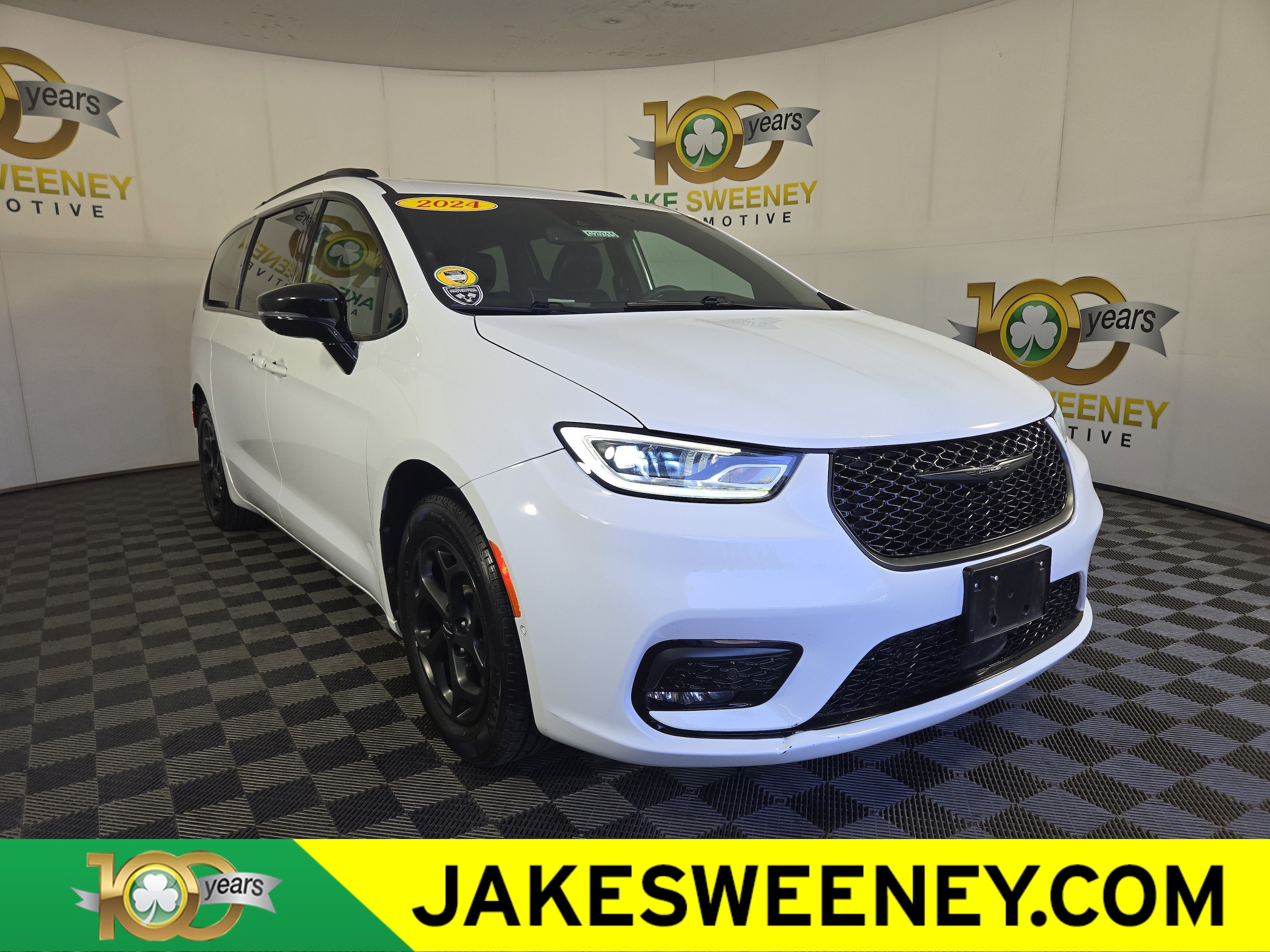 2024 Chrysler Pacifica Hybrid Select Premium S-Appearance PHEV's photo