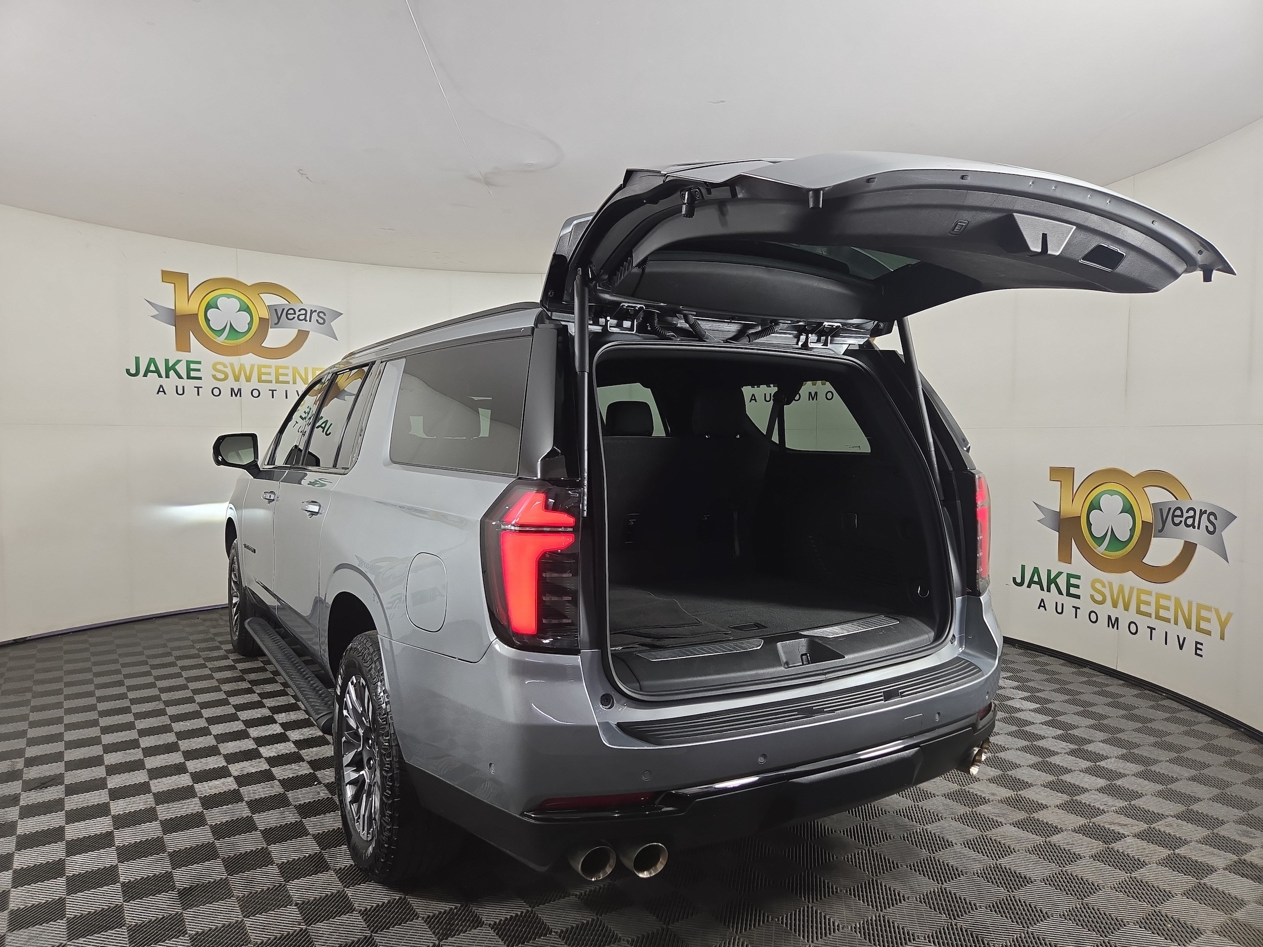 2025 Chevrolet Suburban Z71 - Photo 32
