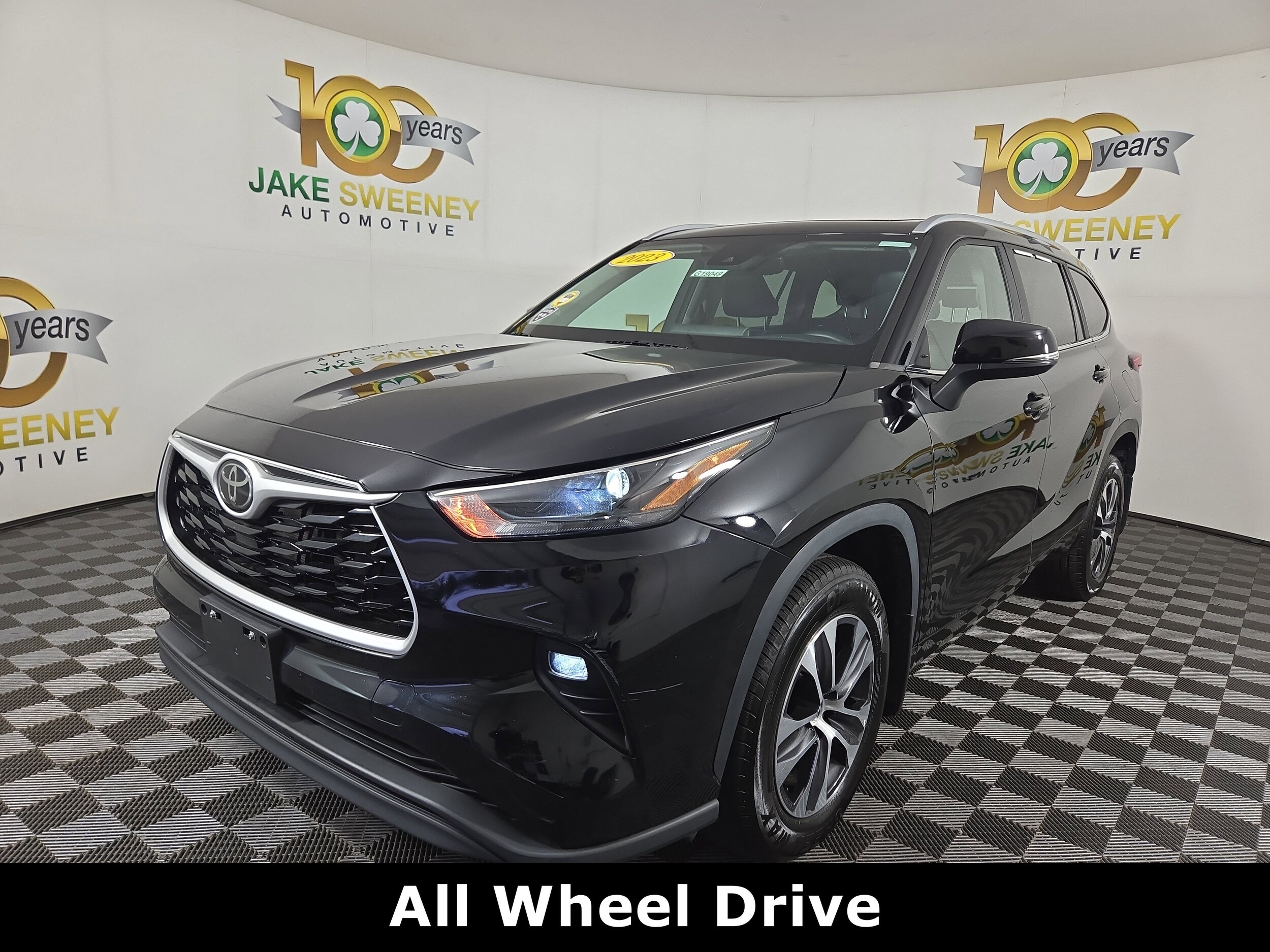 2023 Toyota Highlander L photo 3