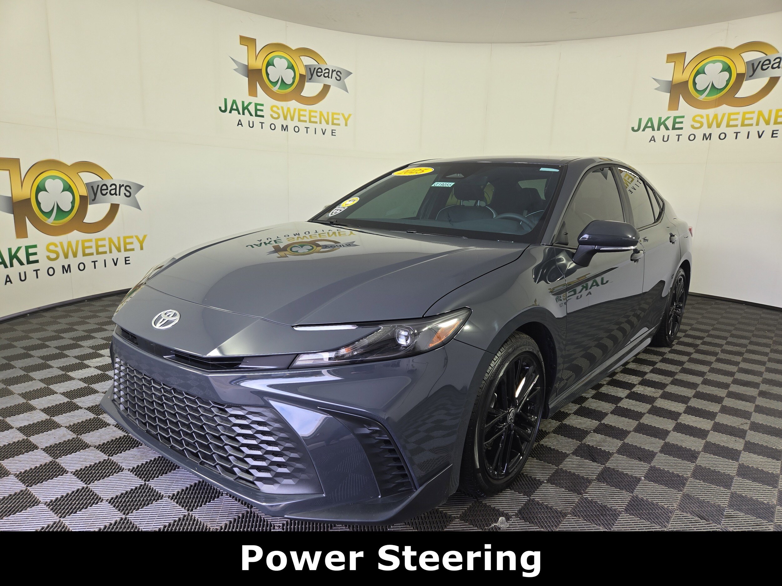 2025 Toyota Camry SE photo 3