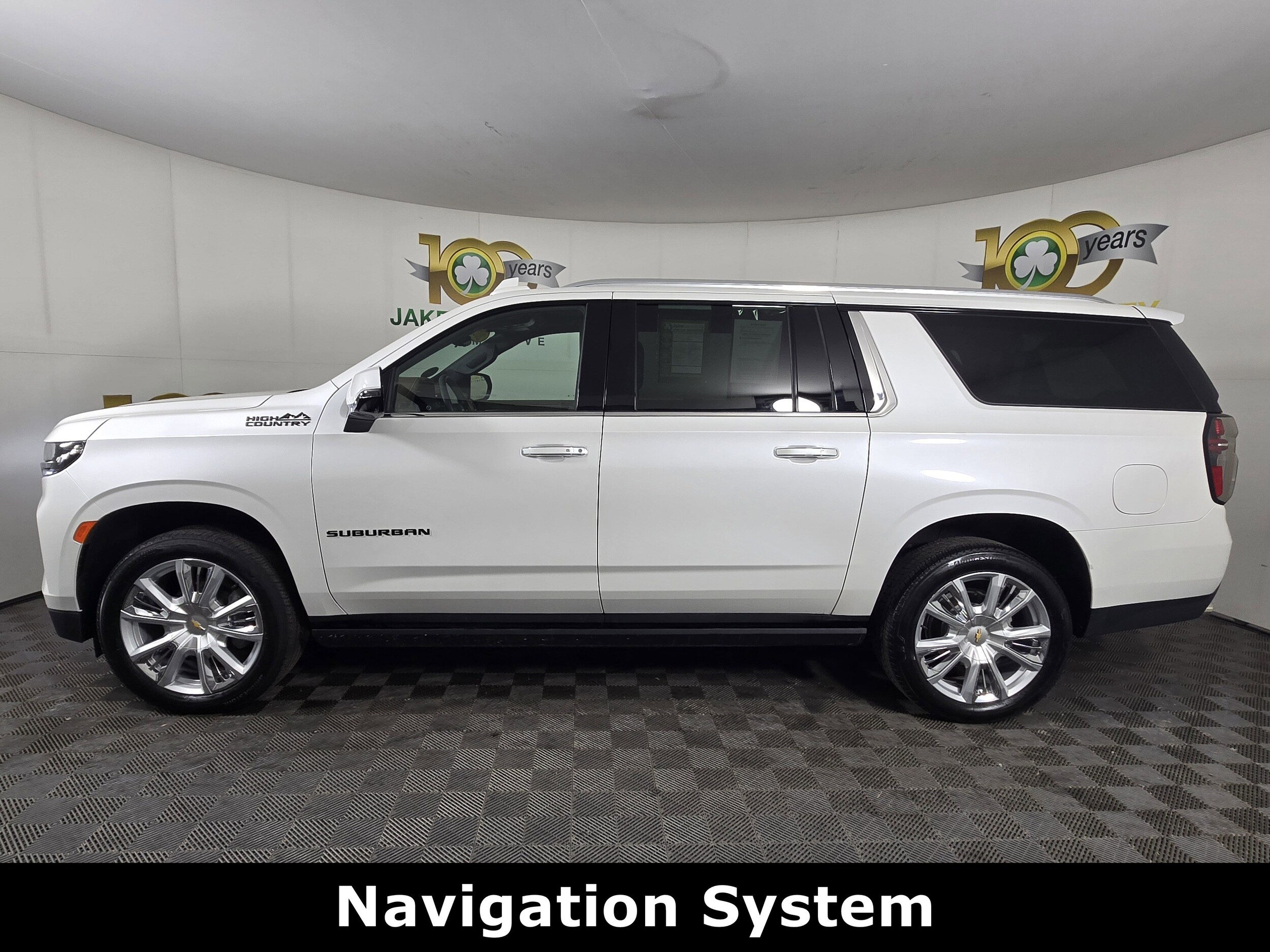 2023 Chevrolet Suburban High Country photo 2