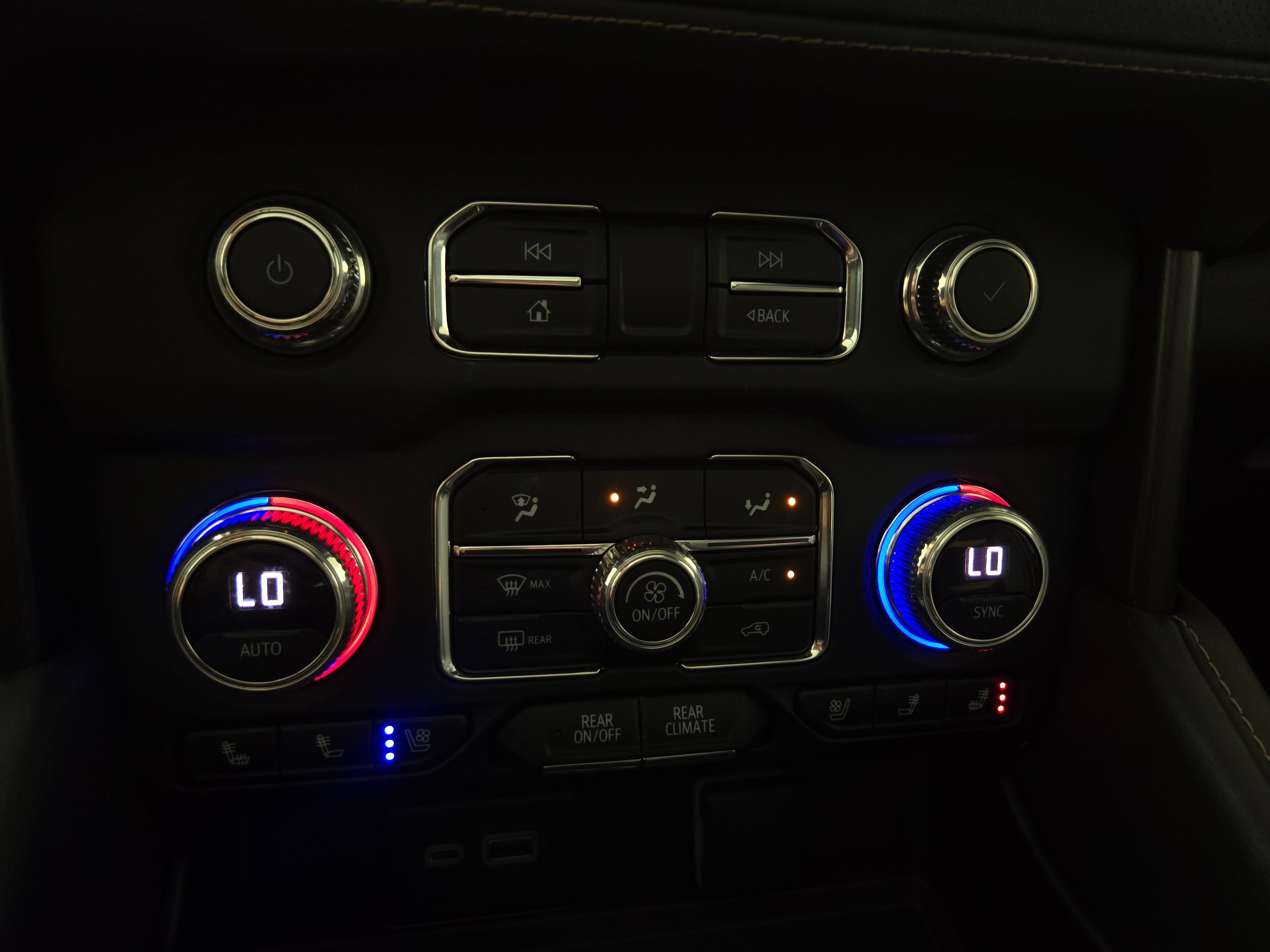 2023 GMC Yukon AT4 - Photo 29