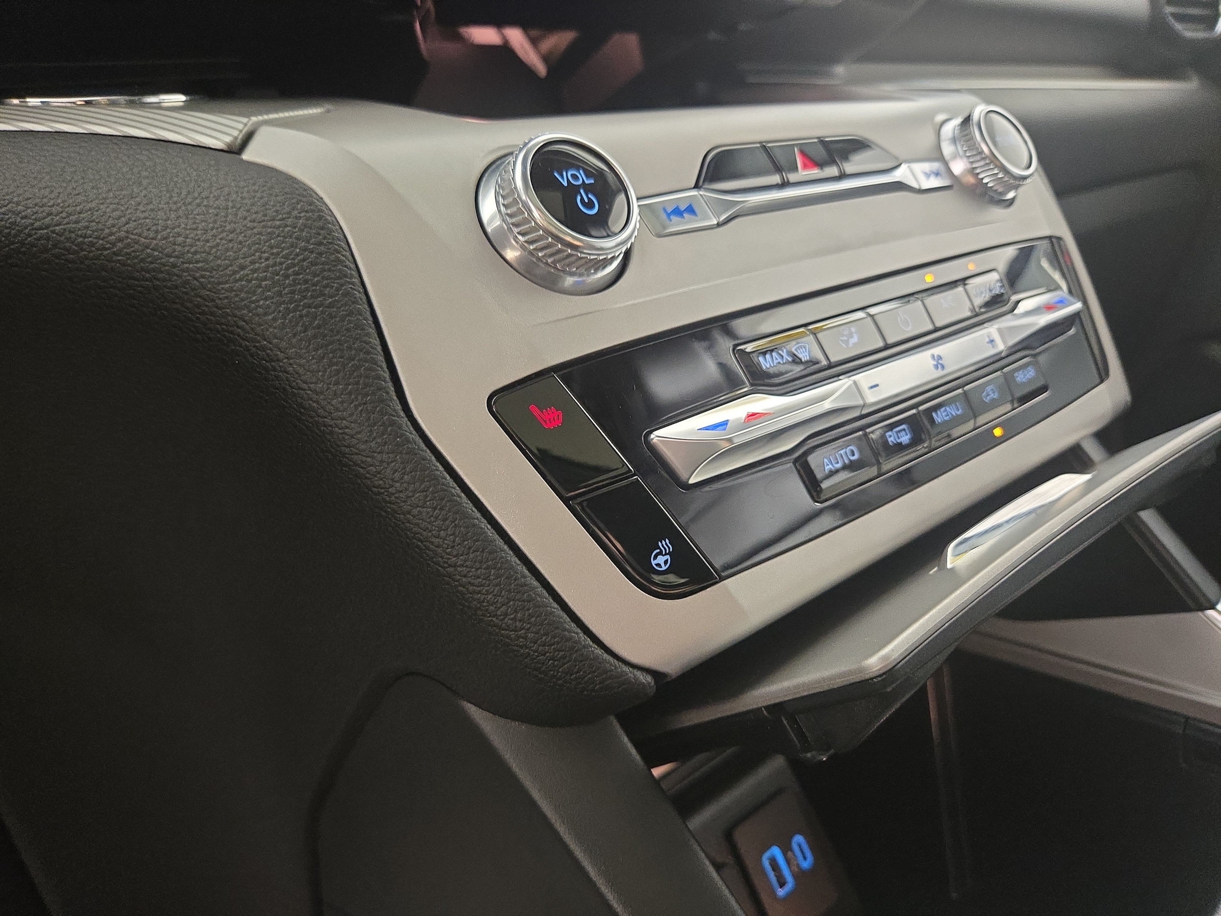 2024 Ford Explorer XLT - Photo 27