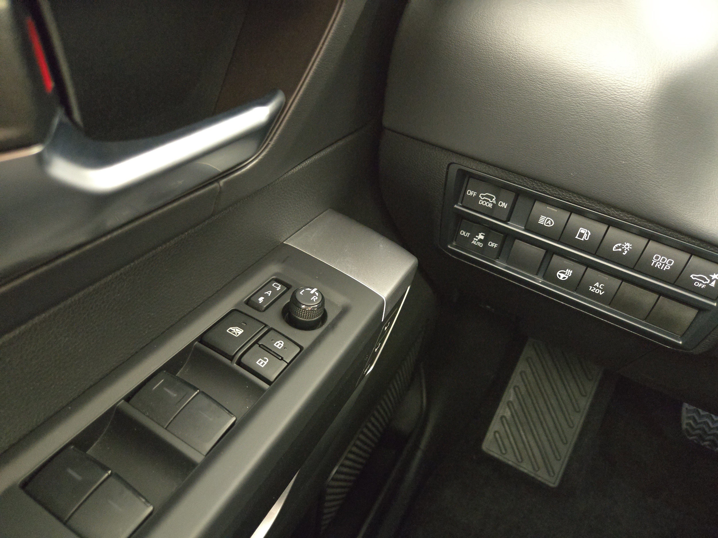 2025 Toyota Sequoia Platinum - Photo 30