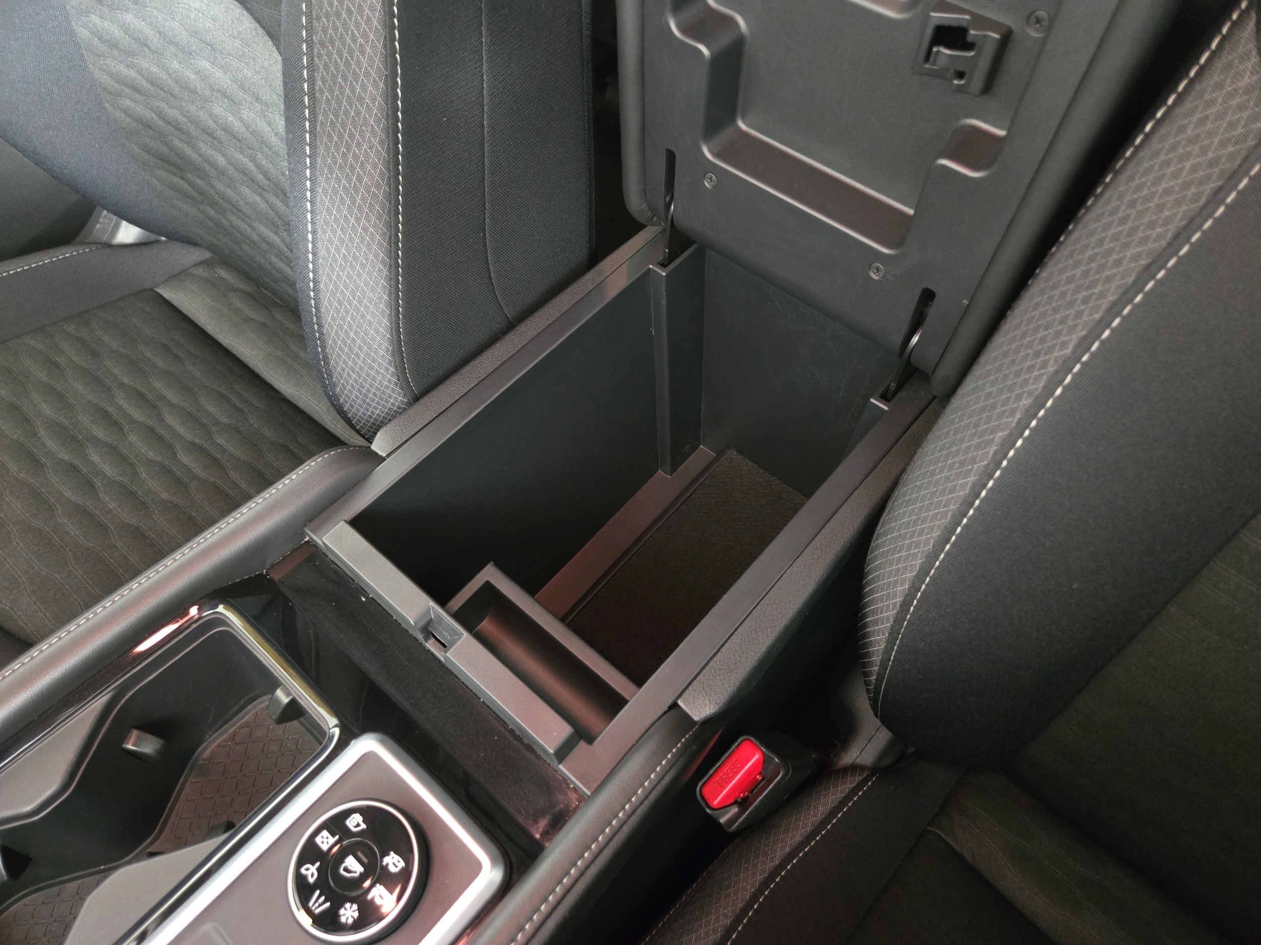 2024 Nissan Pathfinder SV - Photo 30