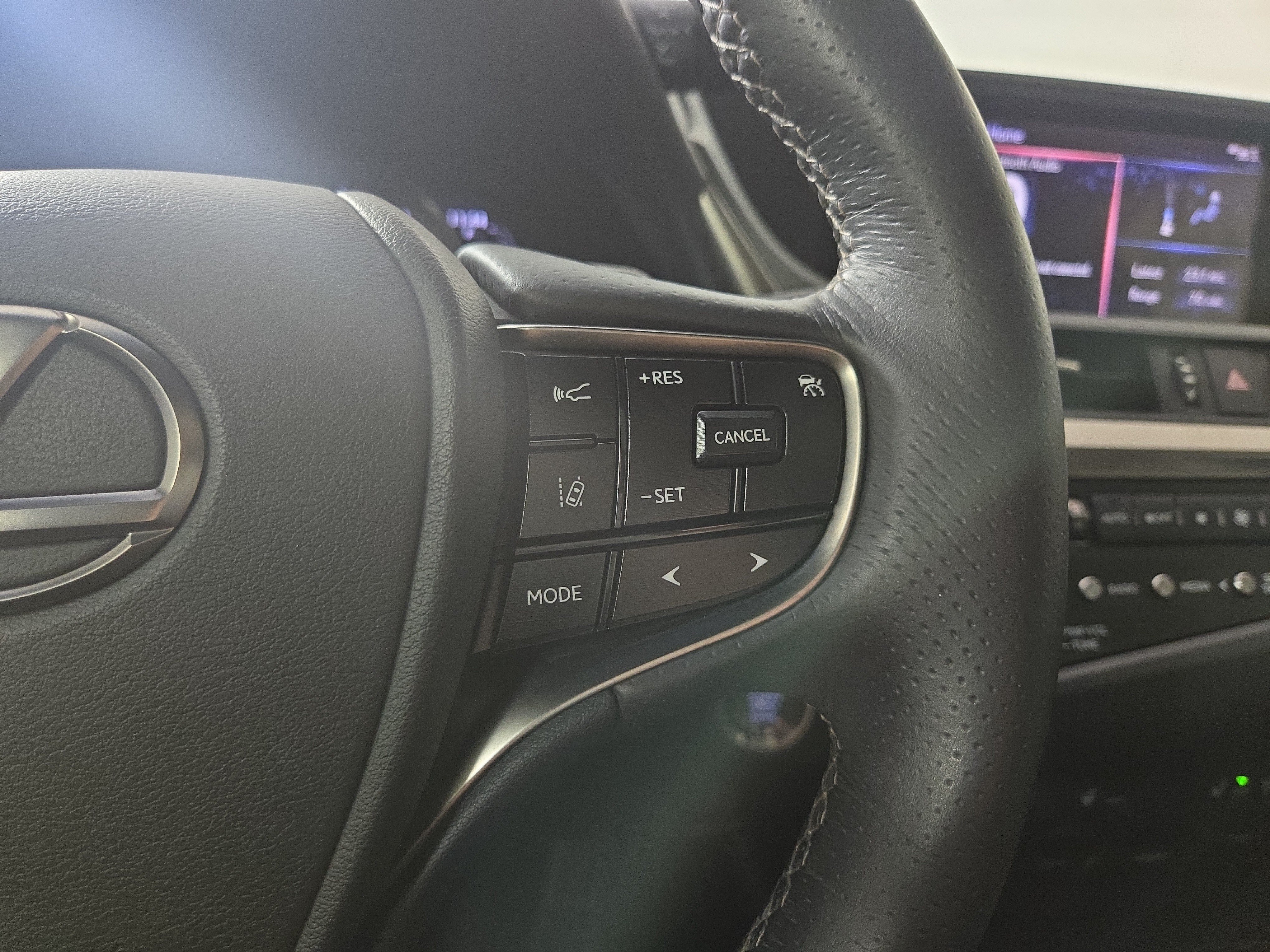 2021 Lexus ES F SPORT - Photo 16