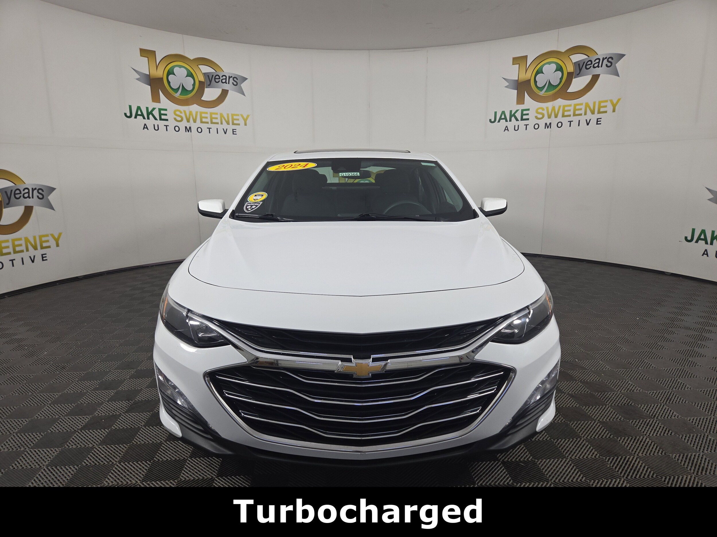 2024 Chevrolet Malibu 1LT photo 2