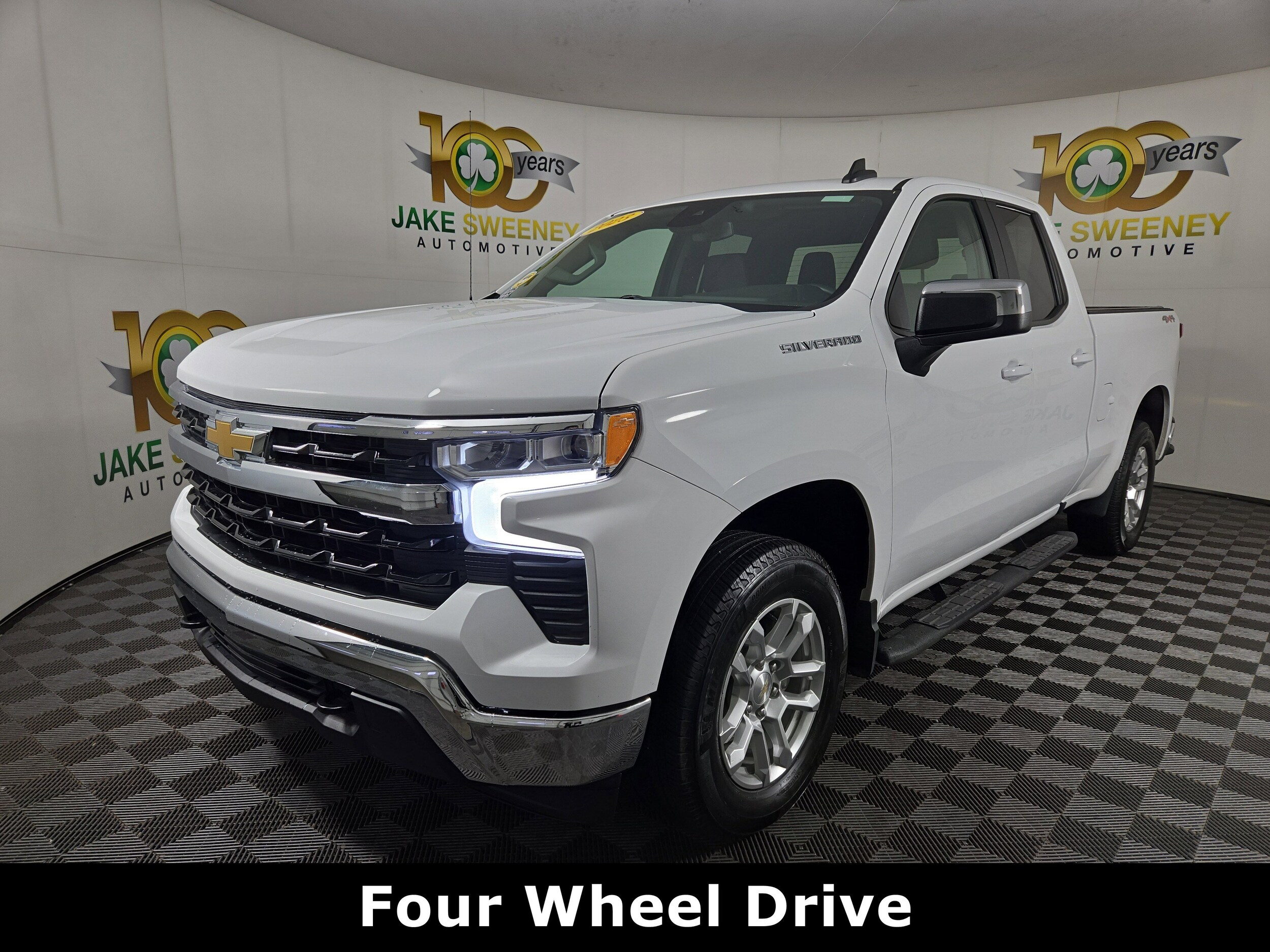 2023 Chevrolet Silverado 1500 LT photo 3