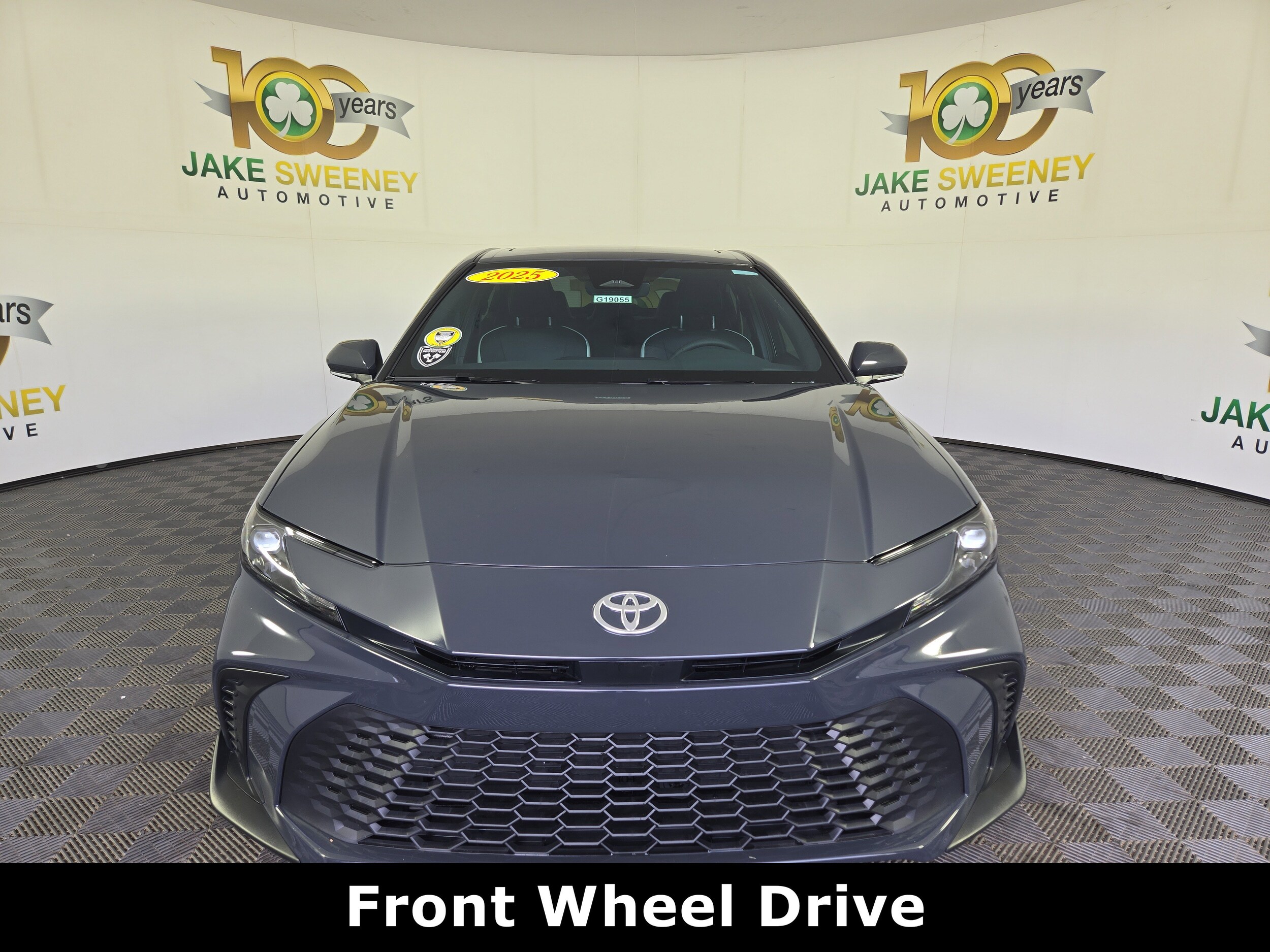 2025 Toyota Camry SE photo 2