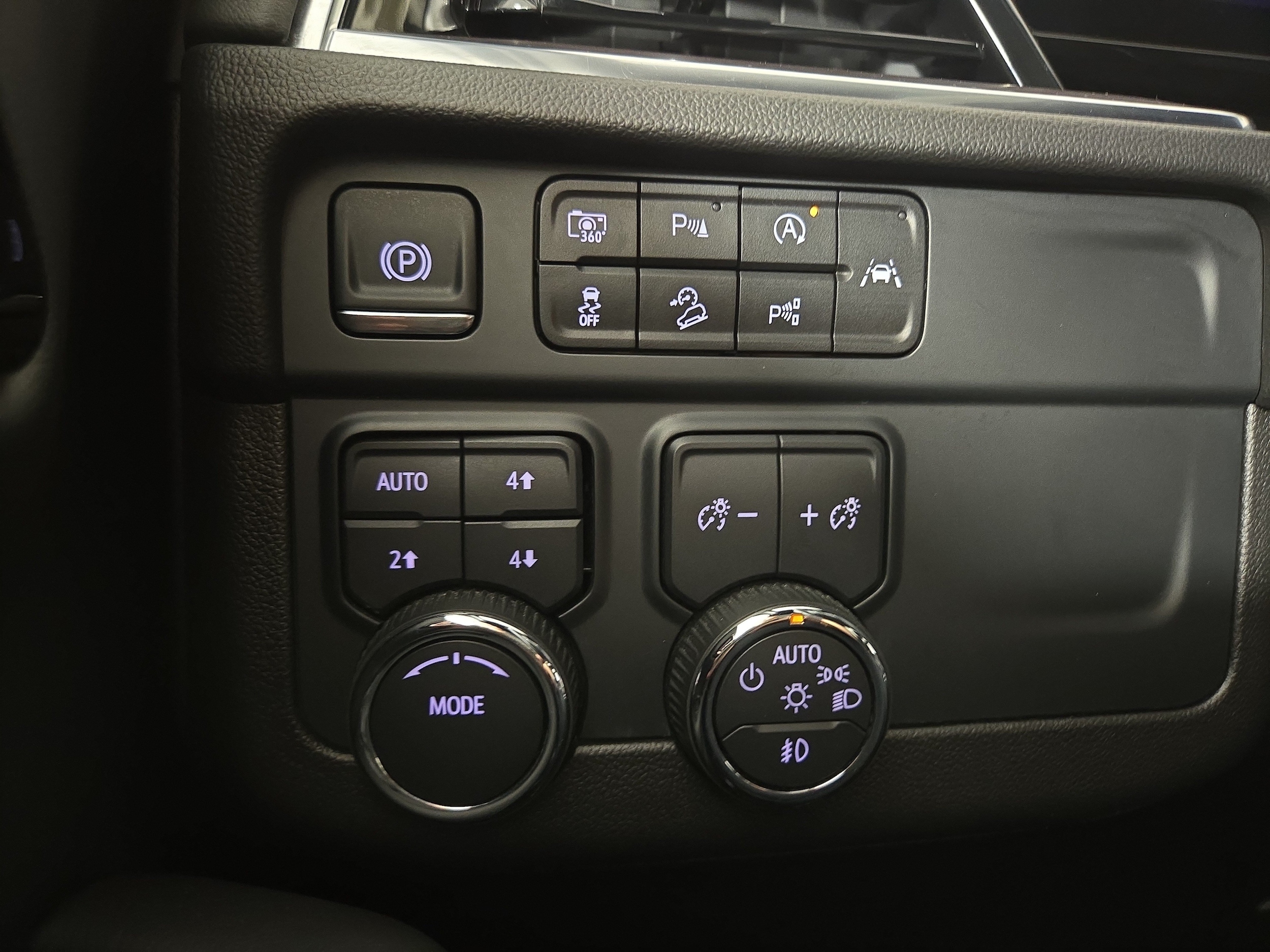 2025 Chevrolet Suburban Z71 - Photo 26