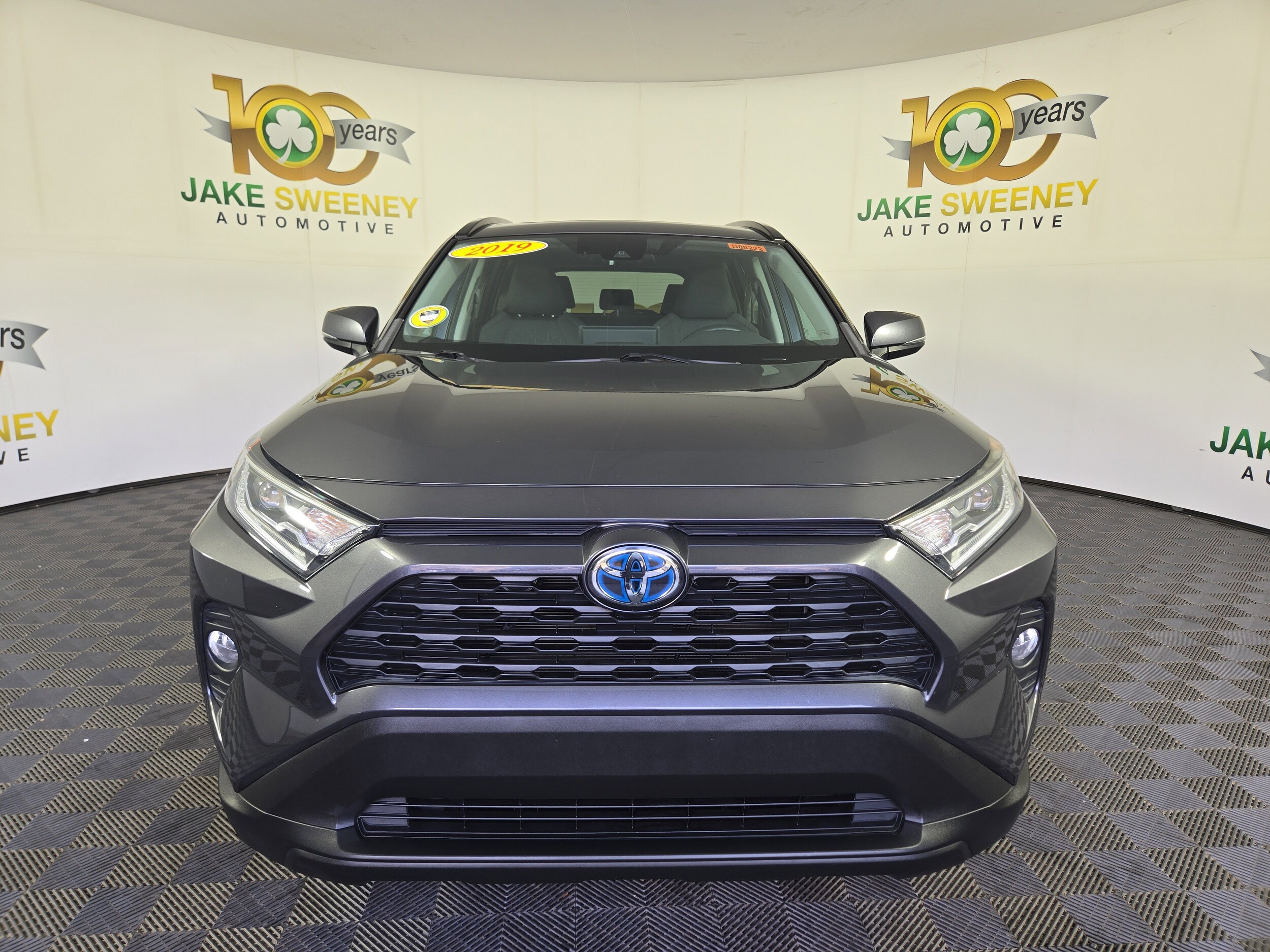 2019 Toyota RAV4 Hybrid XLE photo 2