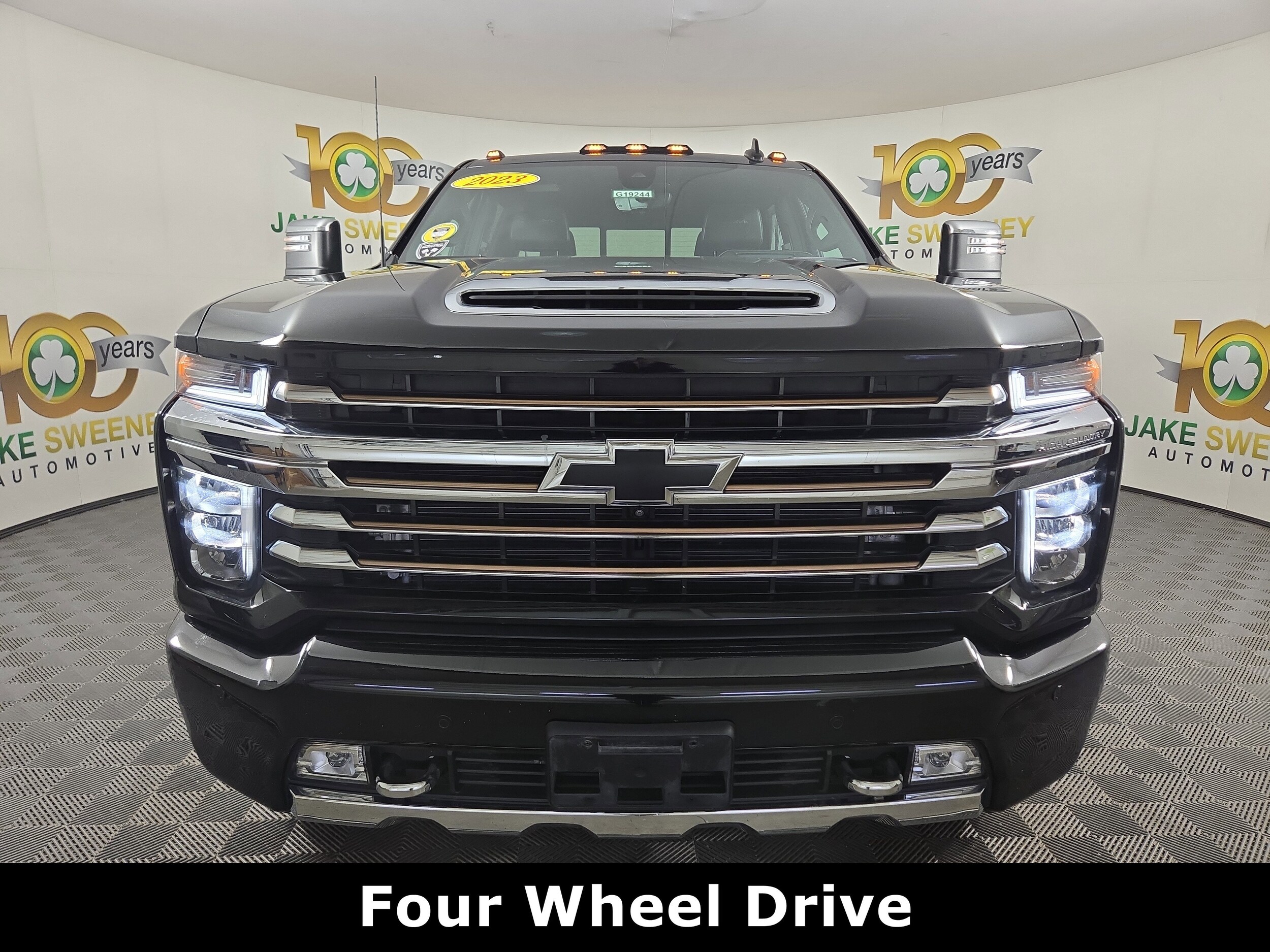 2023 Chevrolet Silverado 3500HD High Country photo 2