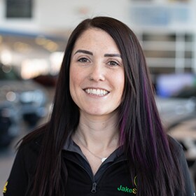 Staff member Jessica Jones from ID_b67ce9c6e179
