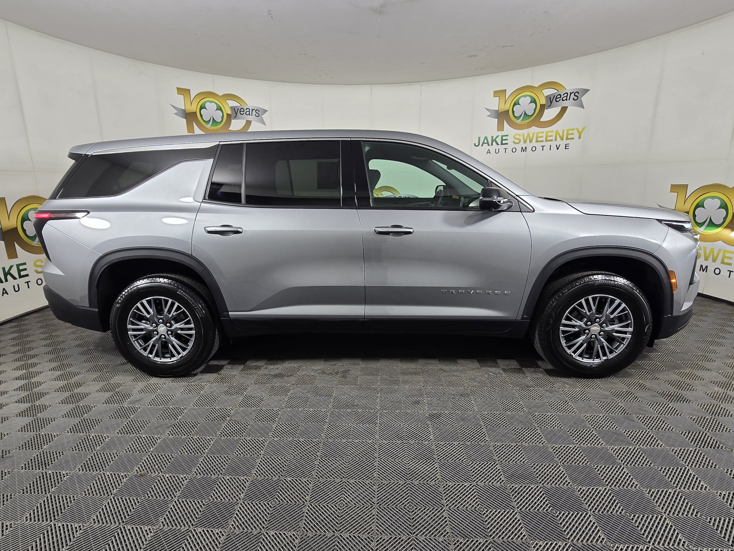 2024 Chevrolet Traverse LS - Photo 10