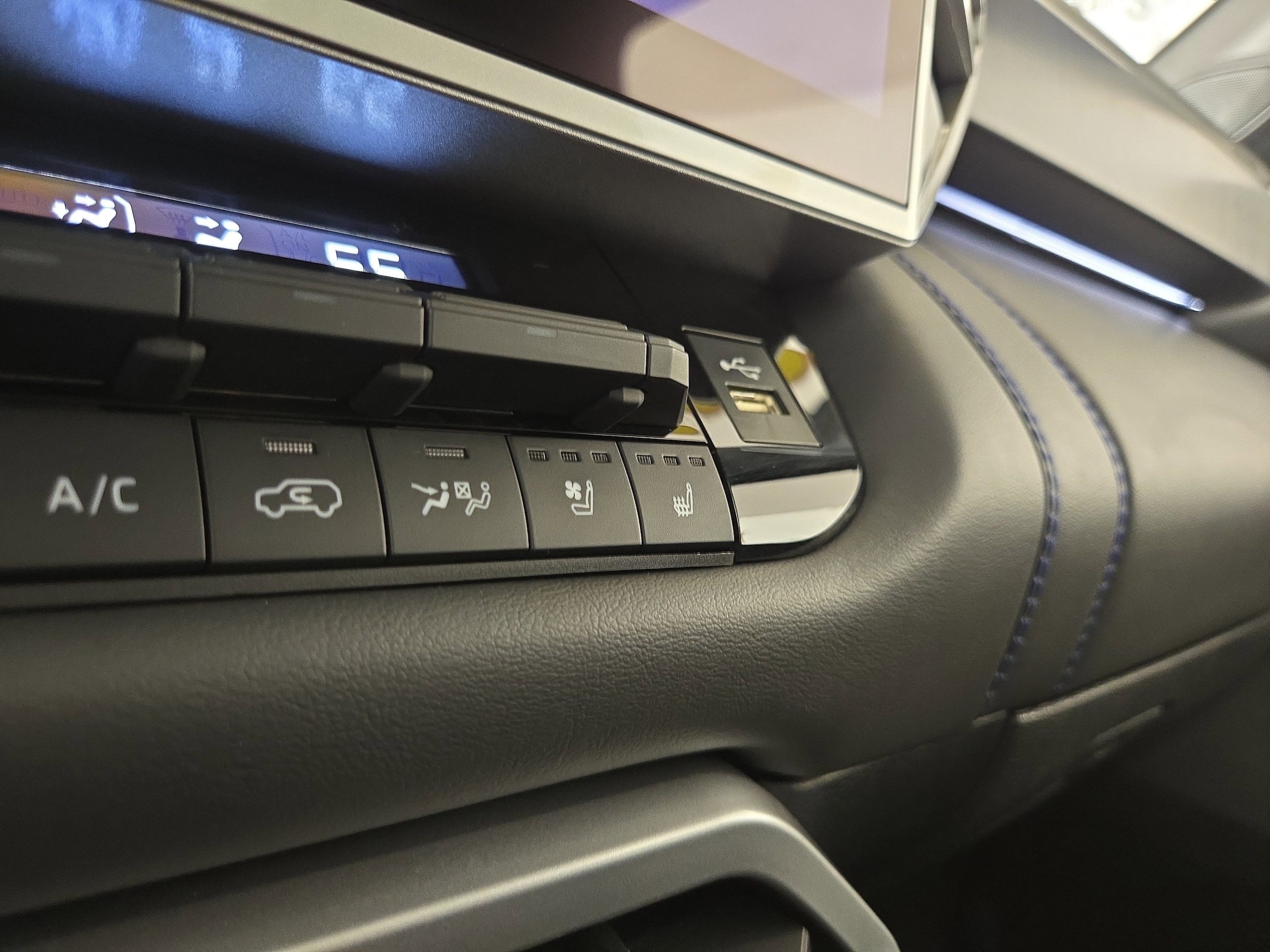 2025 Toyota Sequoia Platinum - Photo 28