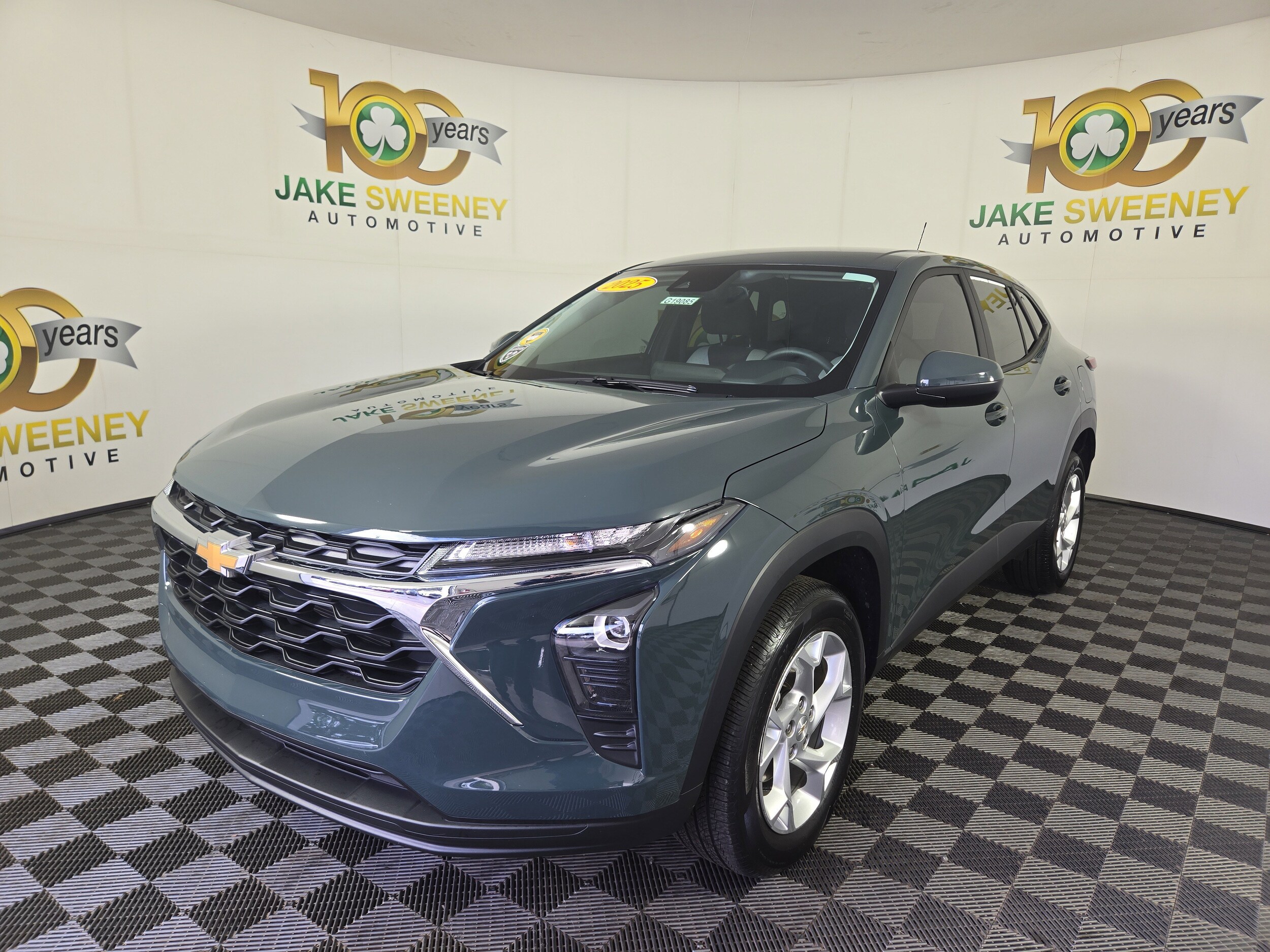 2025 Chevrolet Trax LS photo 3