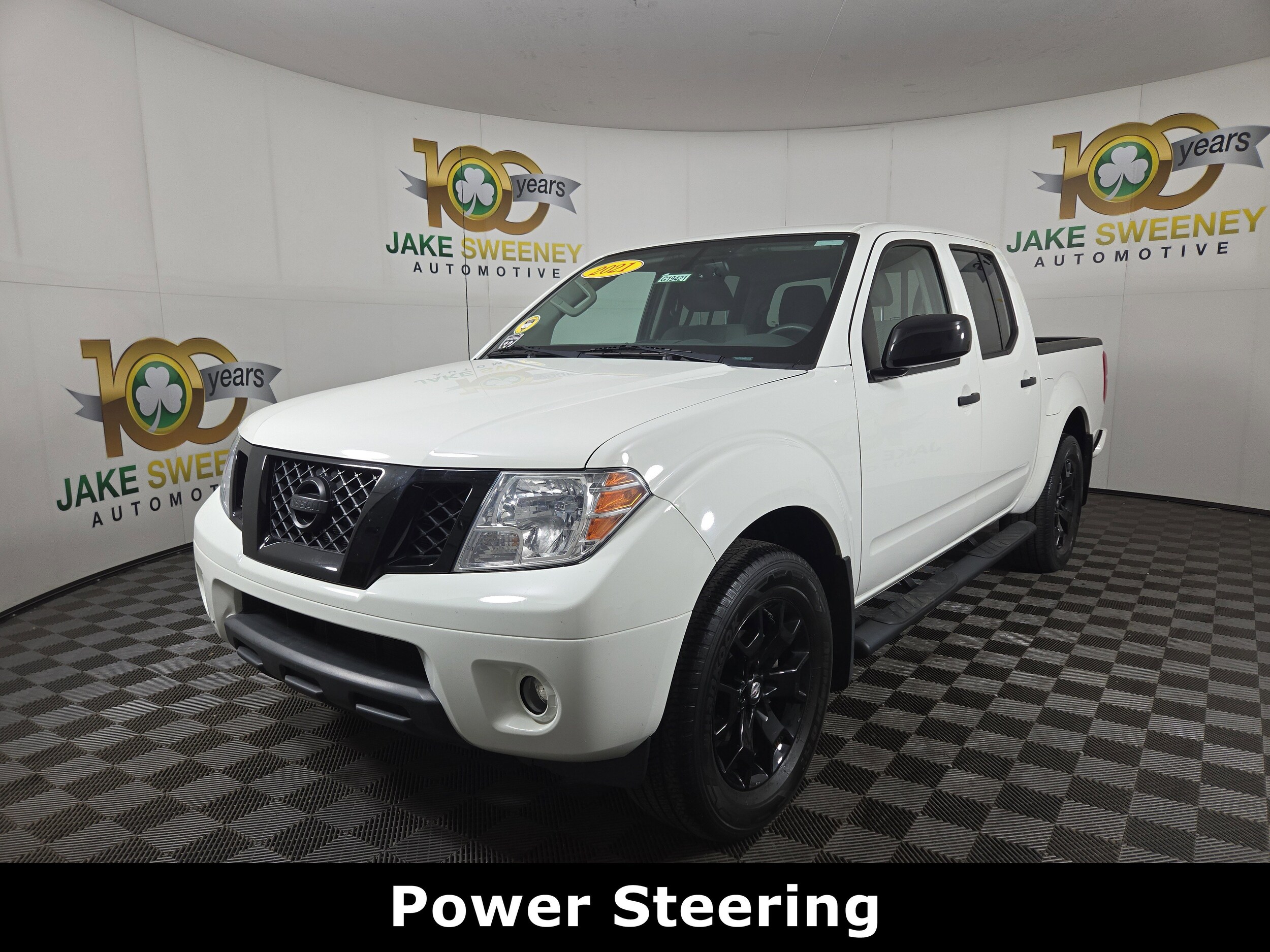 2021 Nissan Frontier SV Crew Cab photo 2