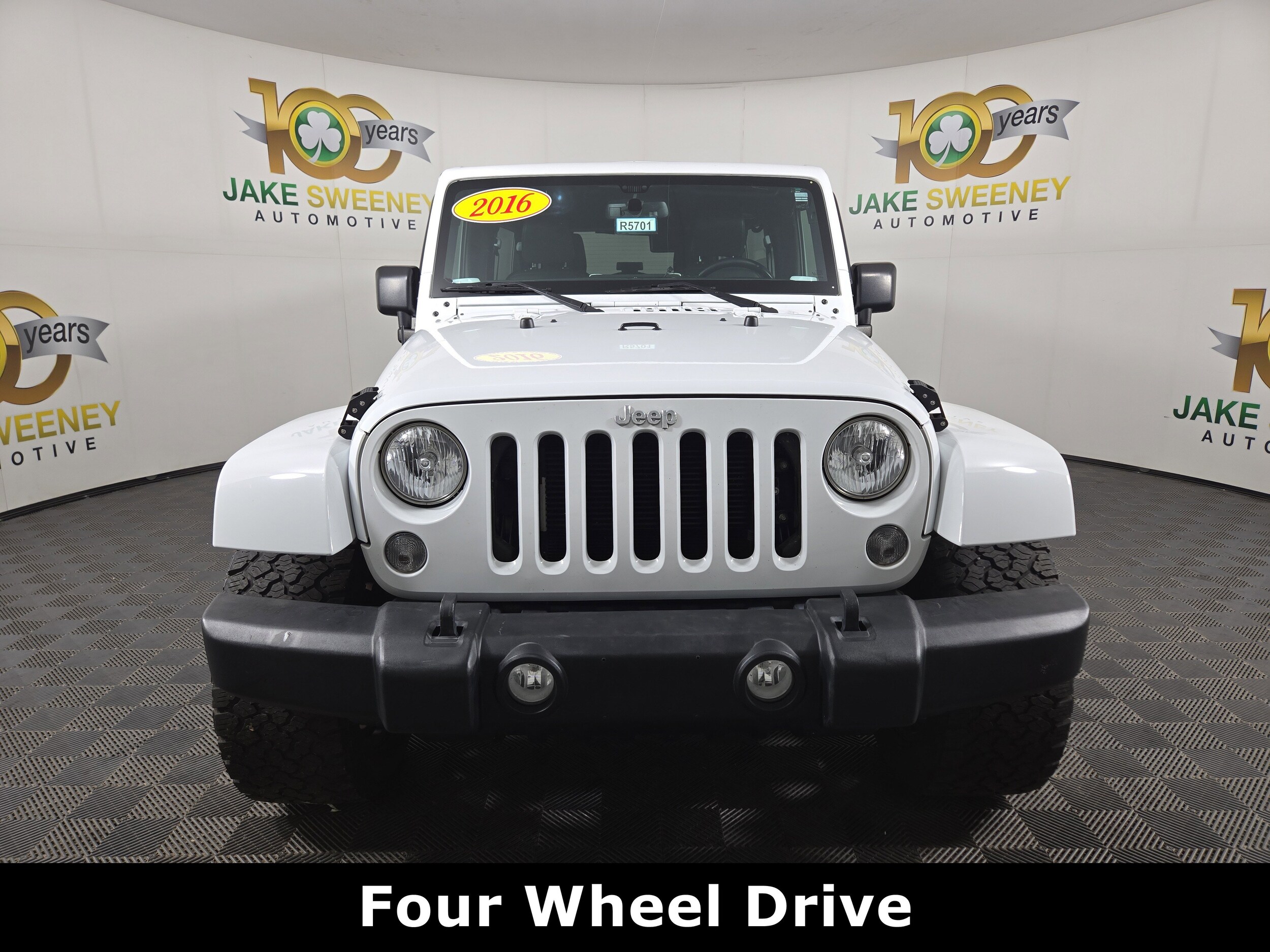 2016 Jeep Wrangler Unlimited Rubicon photo 2