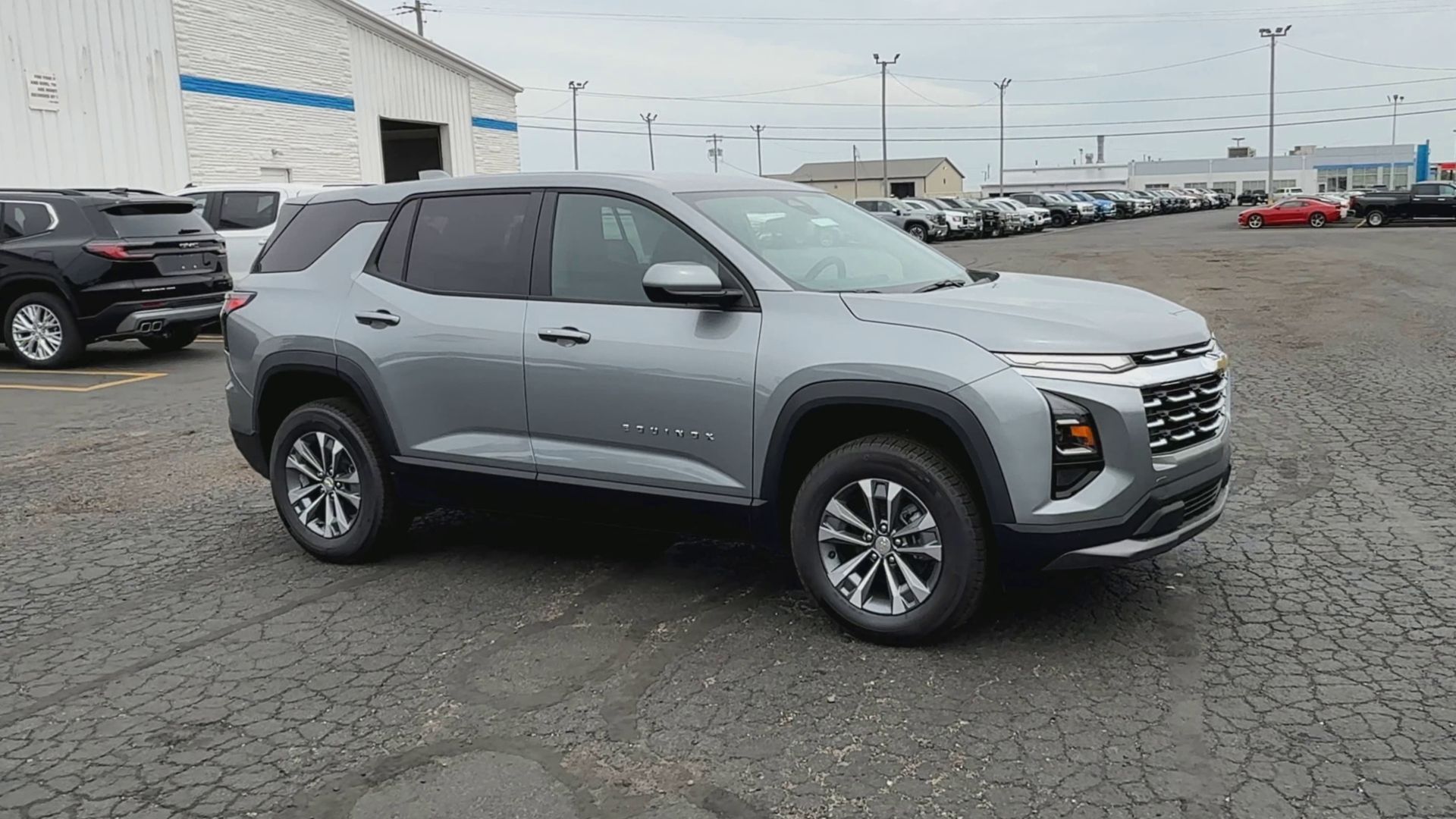 2026 Chevrolet Equinox LT photo 2