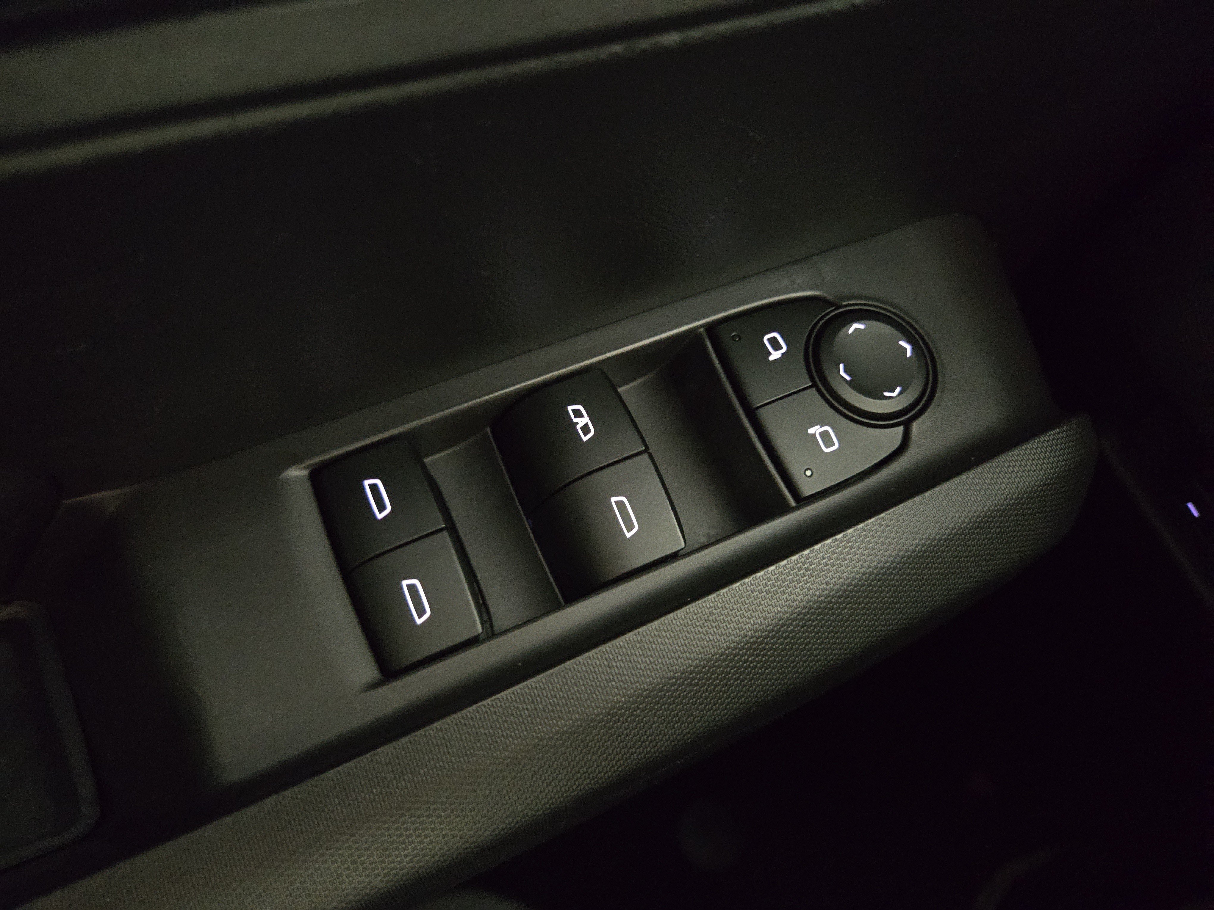 2023 Chevrolet Colorado LT - Photo 25