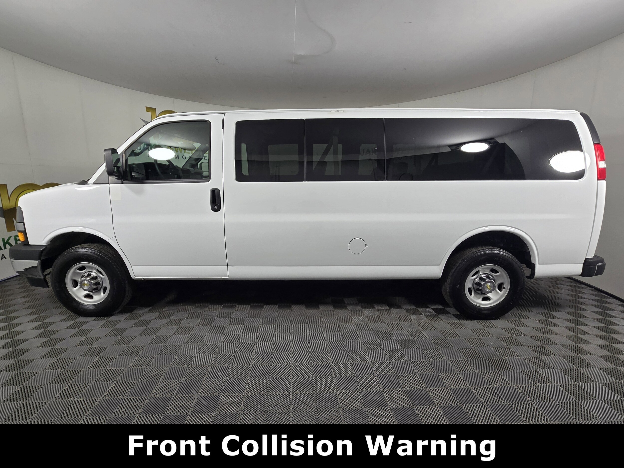 2024 Chevrolet Express 3500 Passenger Van photo 4