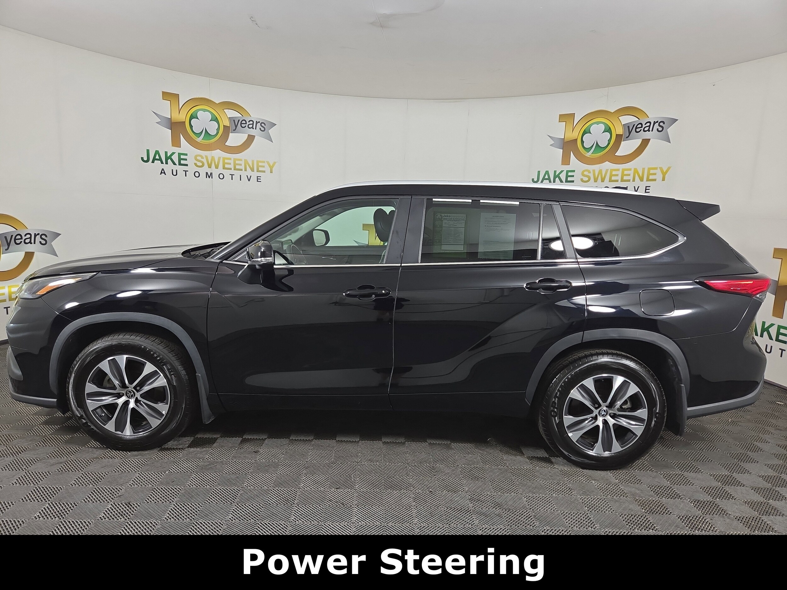 2023 Toyota Highlander L photo 4