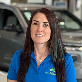 Staff member Jessica Jones from ID_b67ce9c6e179