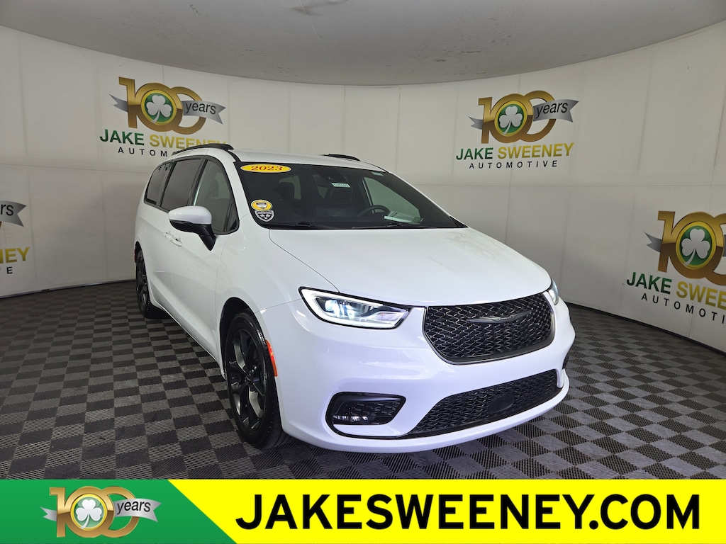Used 2023 Chrysler Pacifica Touring L Minivan