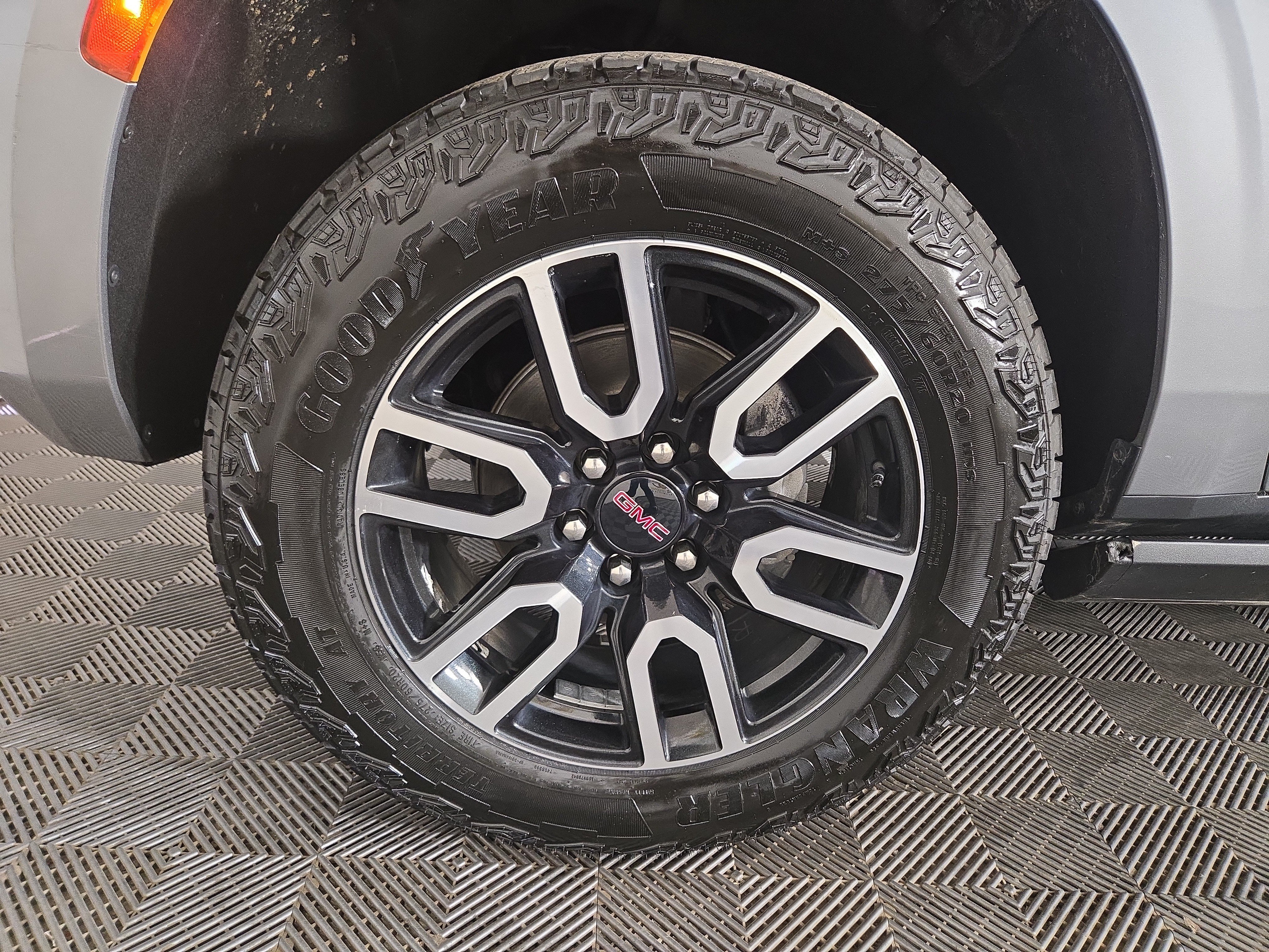 2023 GMC Yukon AT4 - Photo 34