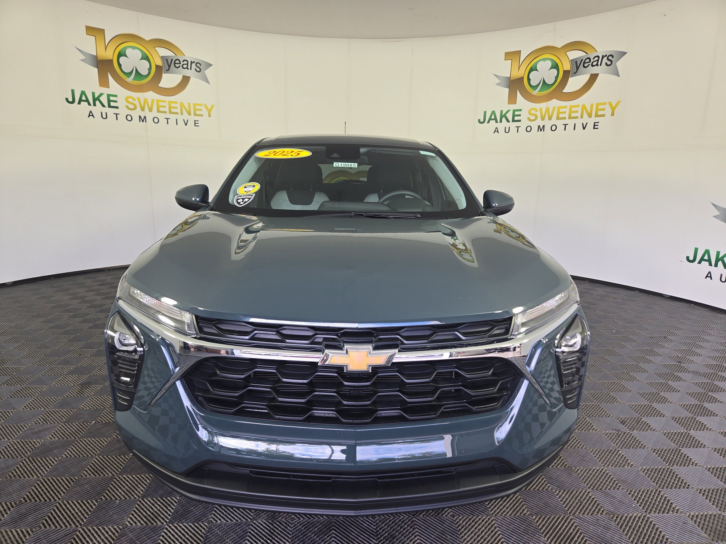 2025 Chevrolet Trax LS photo 2