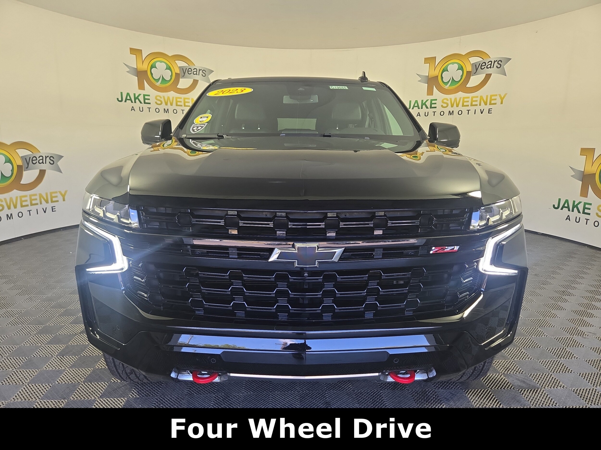 2023 Chevrolet Suburban Z71 photo 2