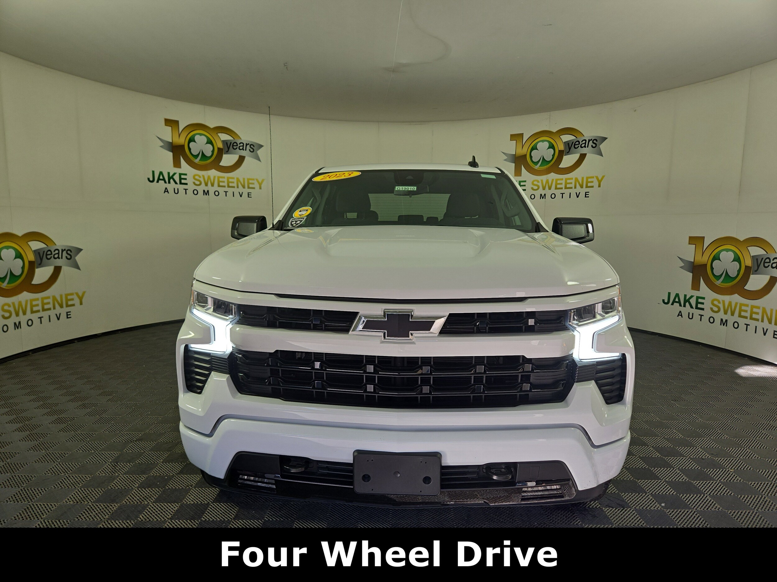 2023 Chevrolet Silverado 1500 RST photo 2