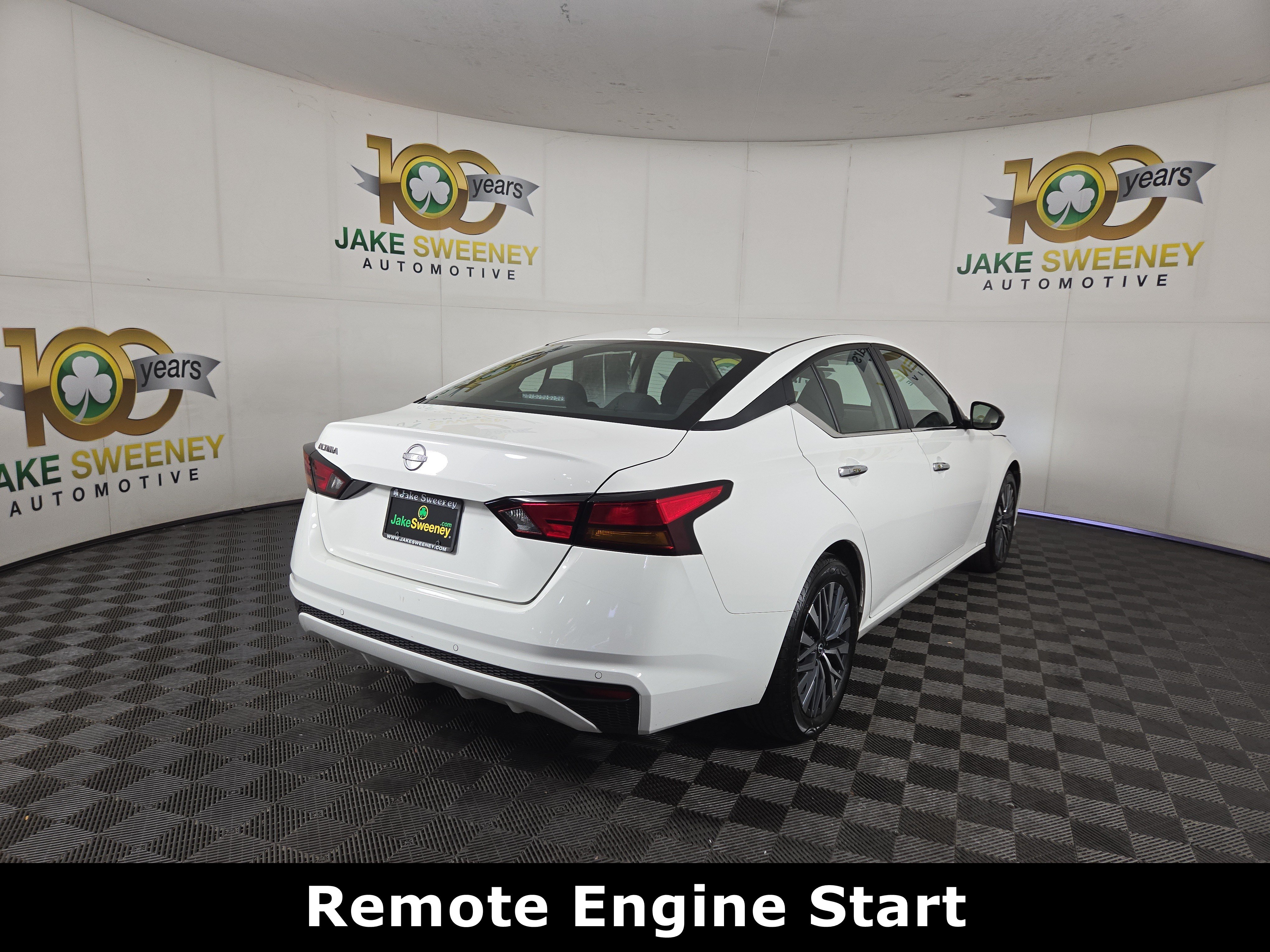 2025 Nissan Altima SV - Photo 9